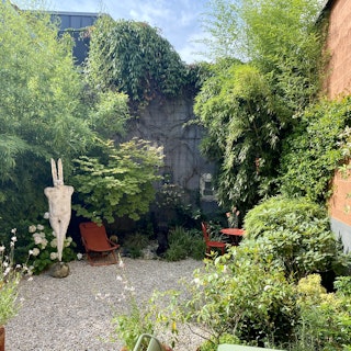 Ambiance du jardin de la Teinturerie Galerie d'art à Roubaix