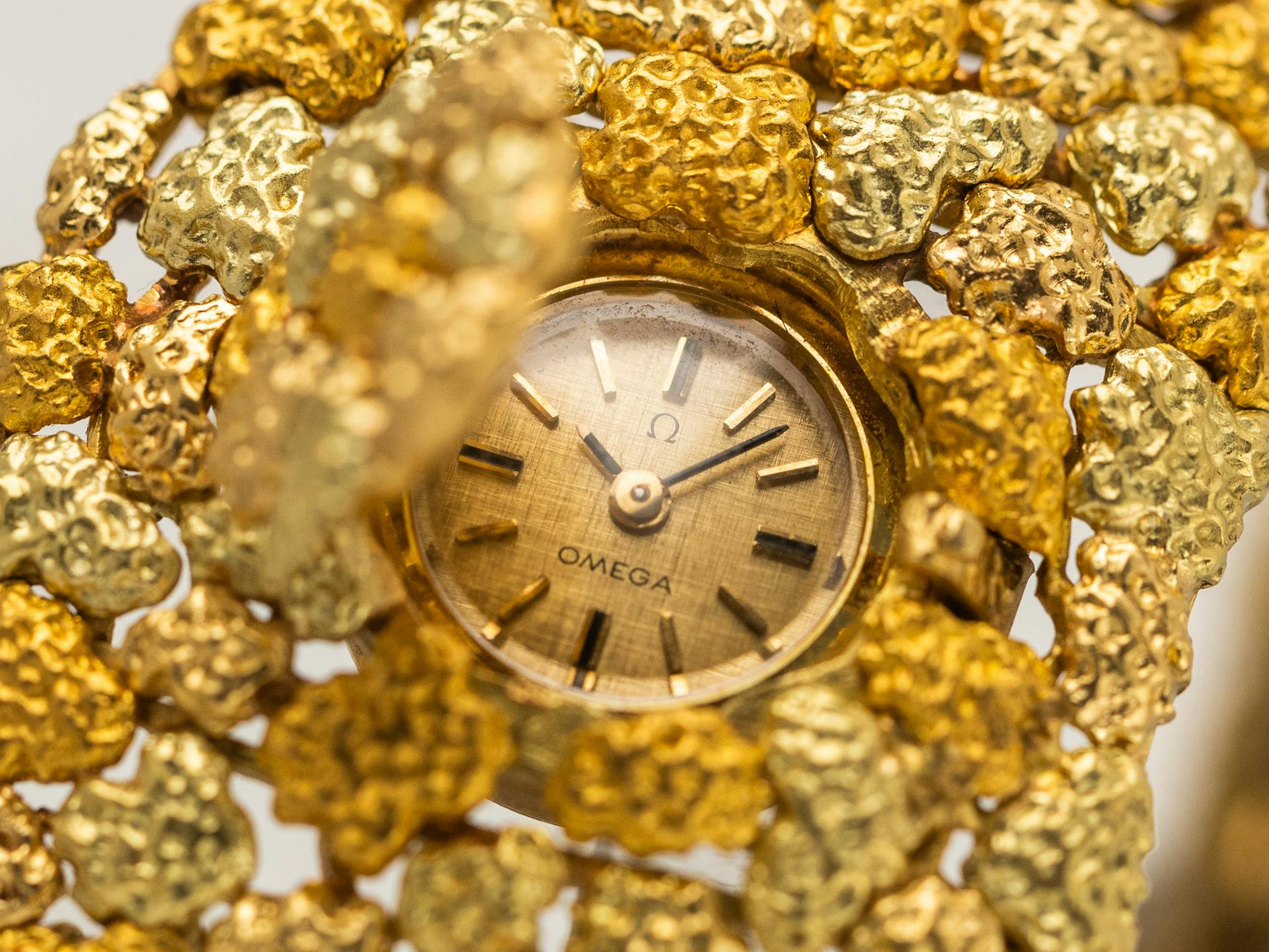 Omega Ladies Bracelet Watch was designed in the 1960s by the famous designer Gilbert Albert. The watch movement is covered by the gold nugget design.