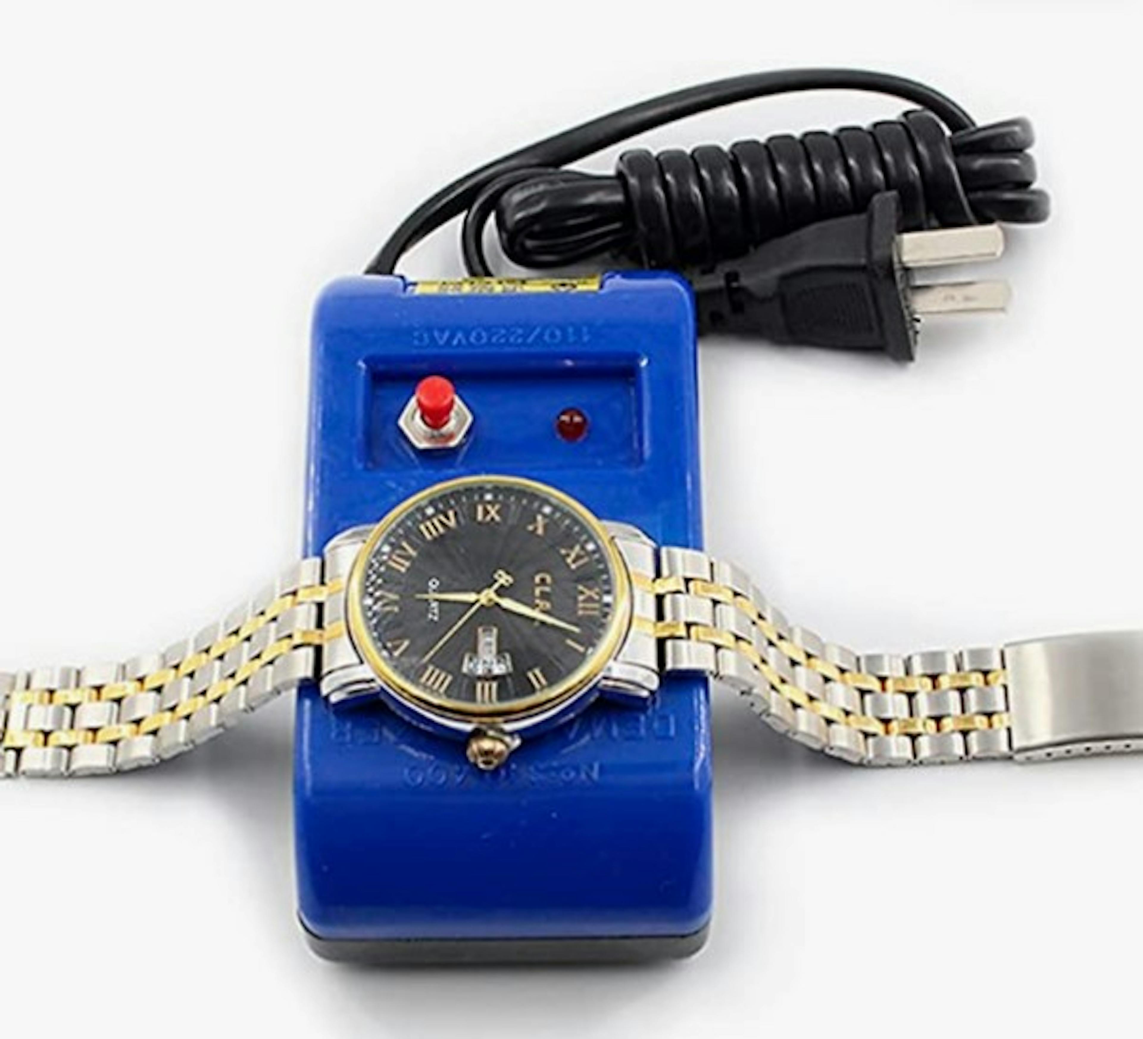 A low-cost demagnetiser to demagnetise watches.