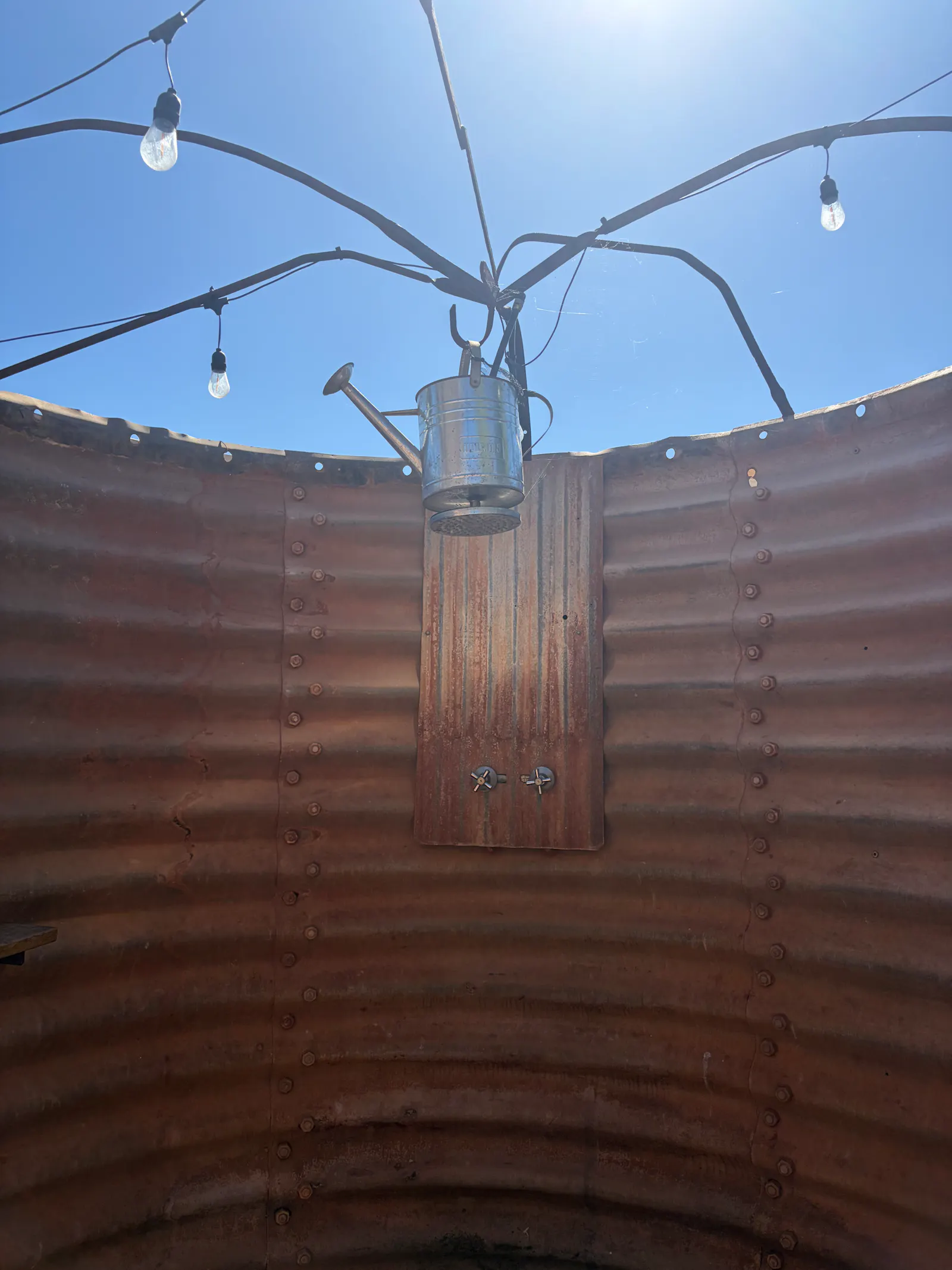 The open roof, pontoon lights and high water pressure made for a lovely evening shower!