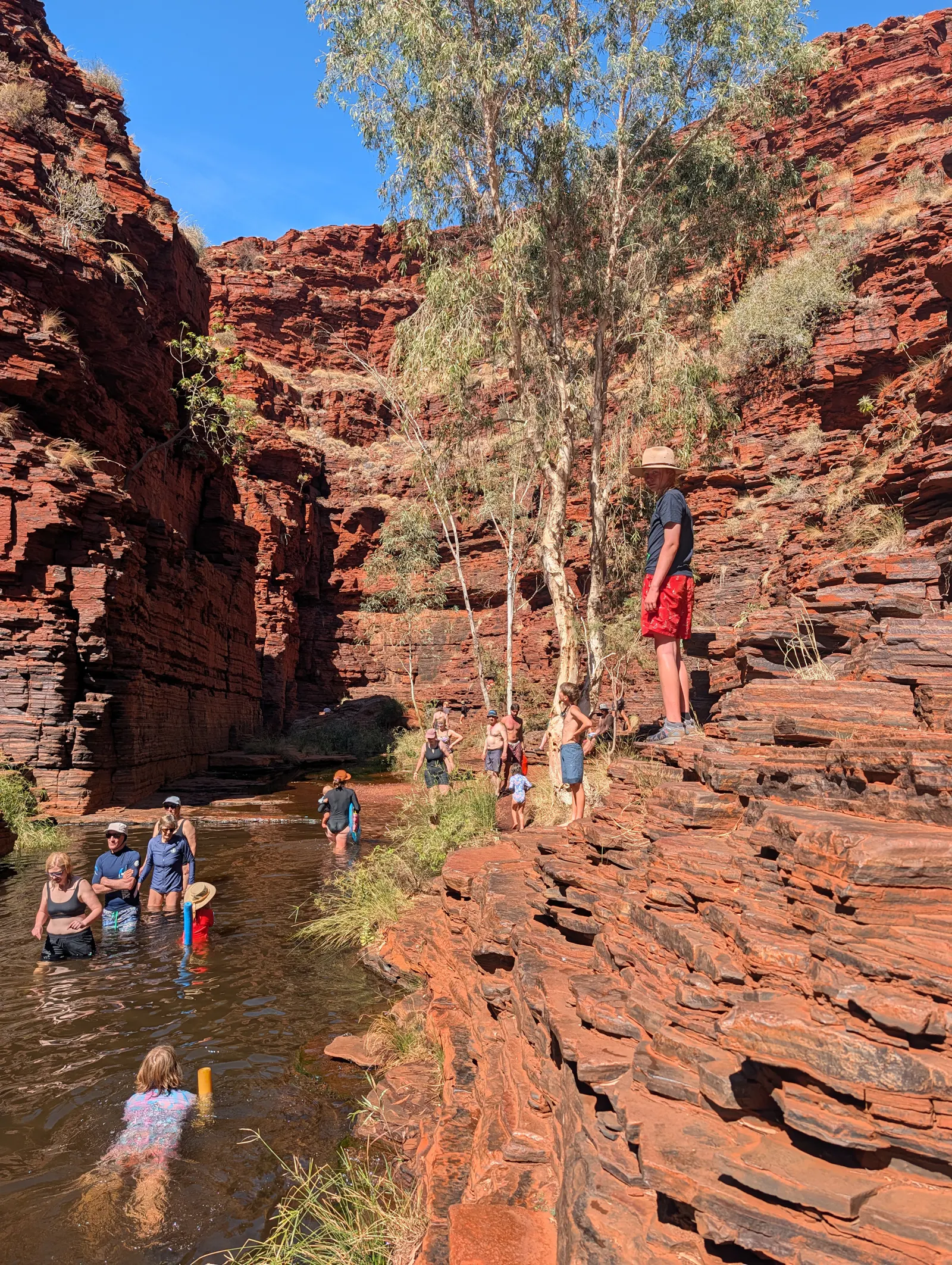 By this stage the three of us in the water were swimming, and I for one was really regretting my choices given the sliminess of the rocks we were brushing against ๐คข.