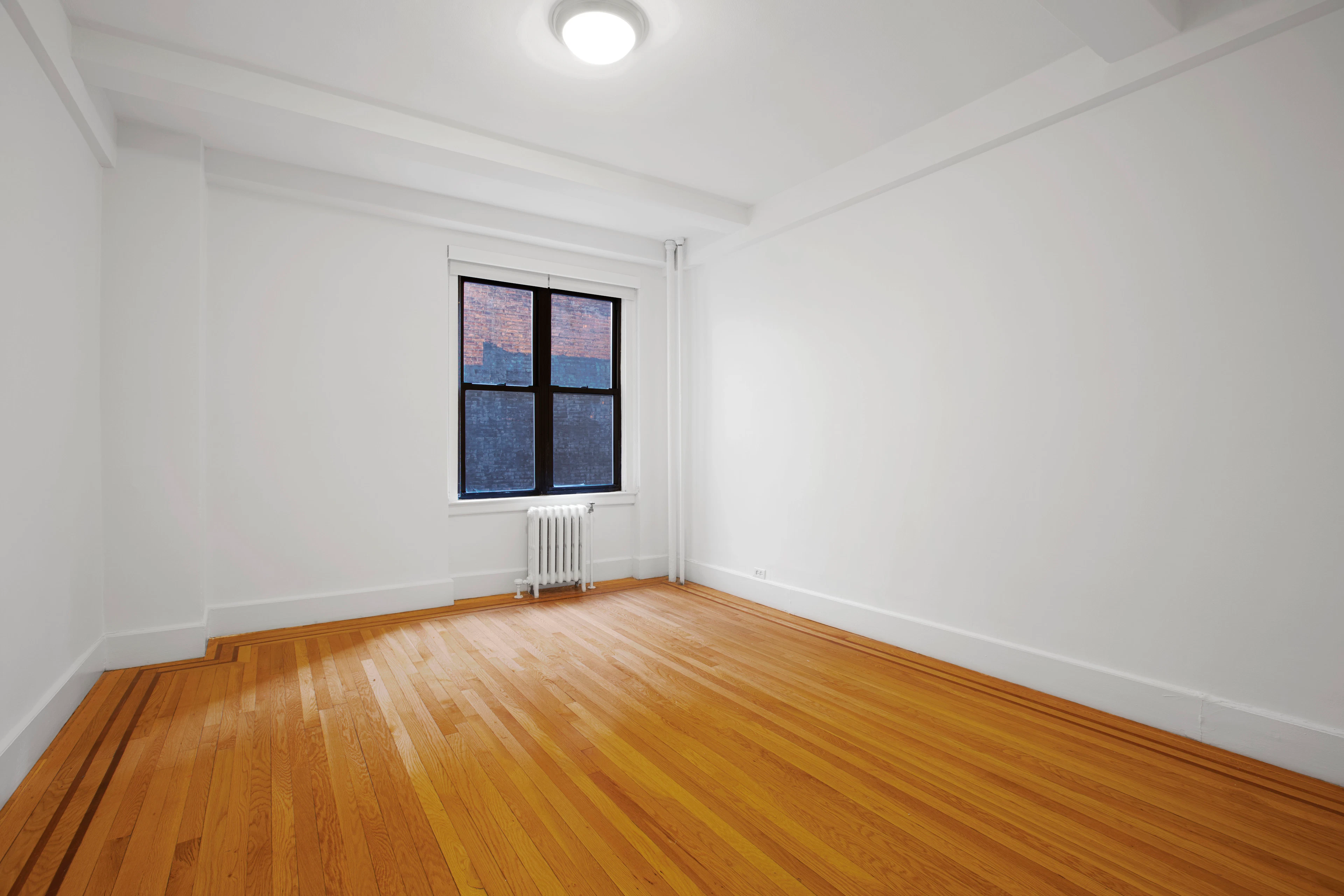 208W23 #319 BED
