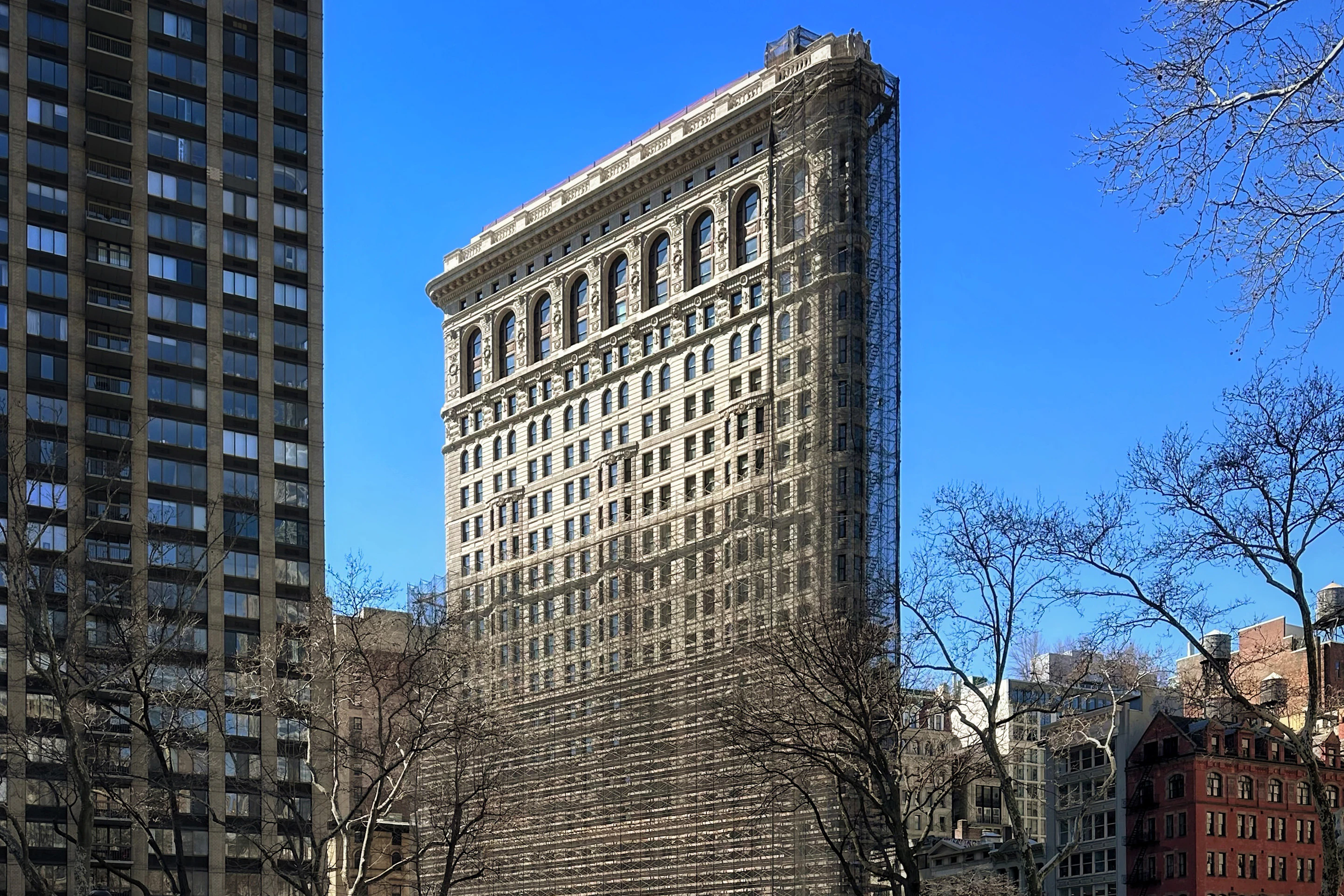 Scaffolding Removal Begins On The Flatiron Building in Manhattan’s Flatiron District