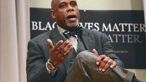 Glenn McNair speaking in Kenyon College's Rosse Hall