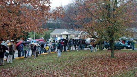 People wait in line to vote in 2004