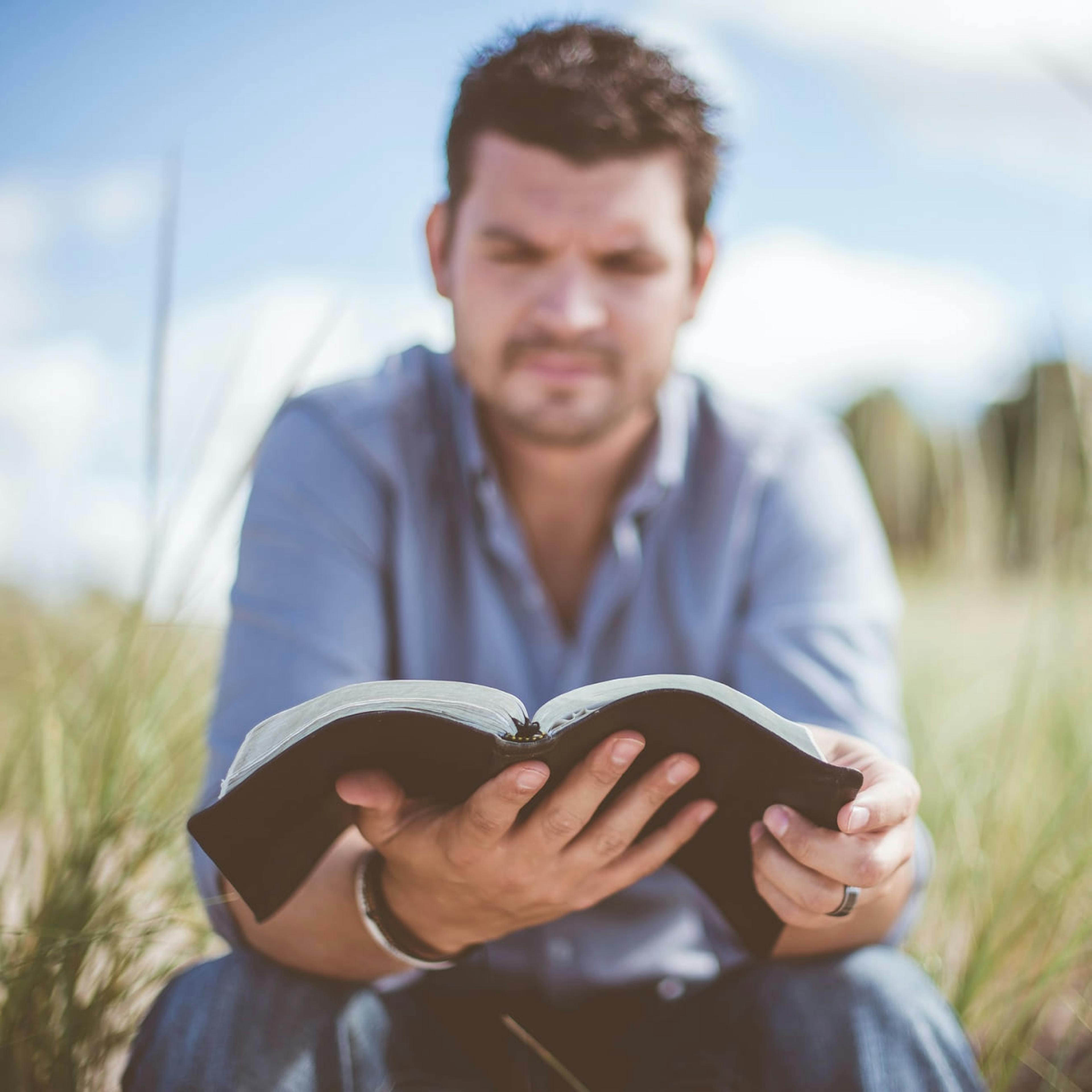 A man discovers his faith in the Bible.