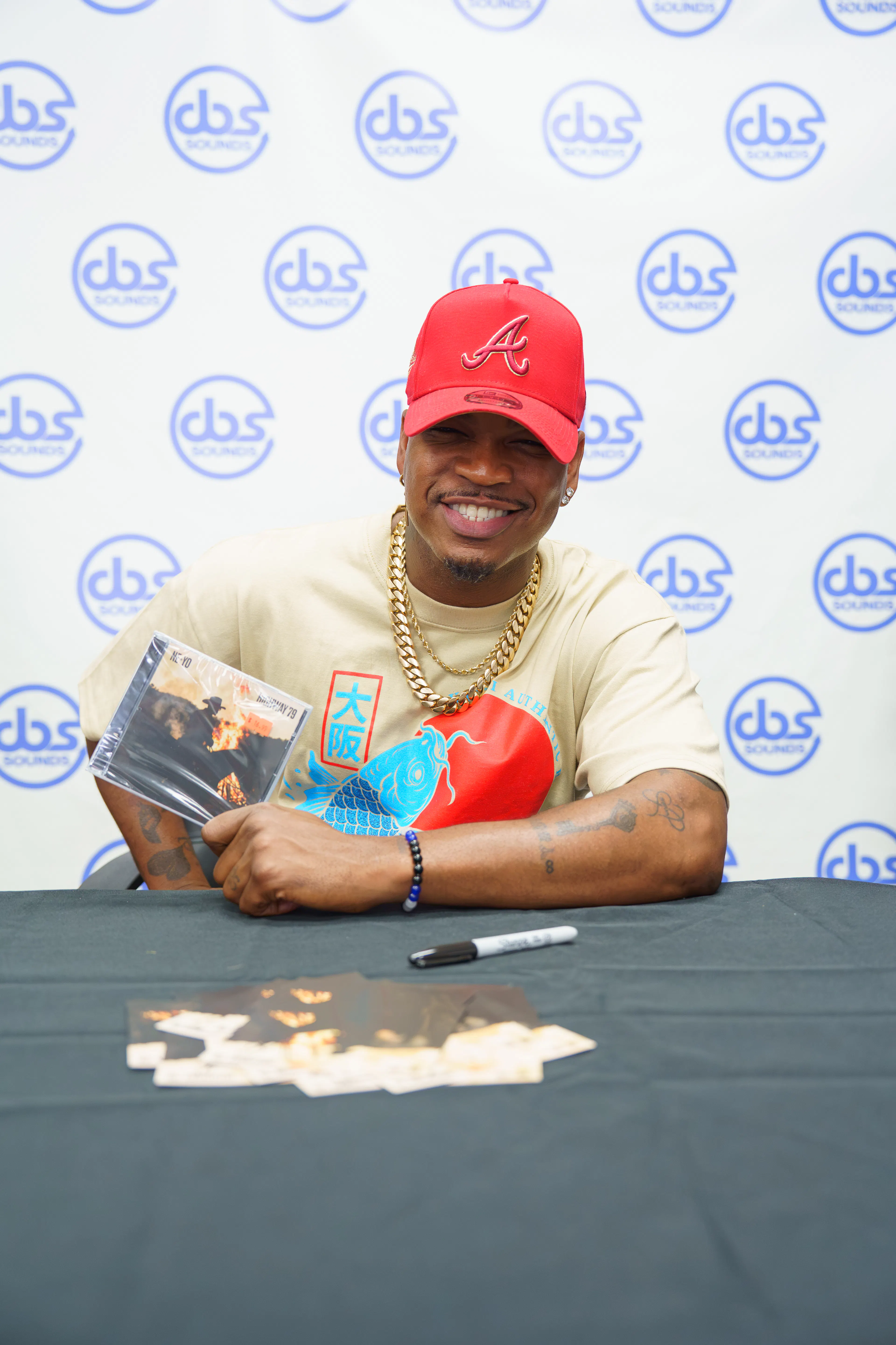 NE-YO Holding Album