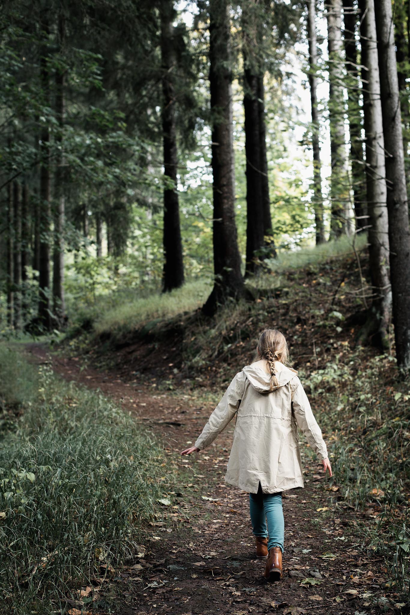 Girl walking in the forest in autumn.