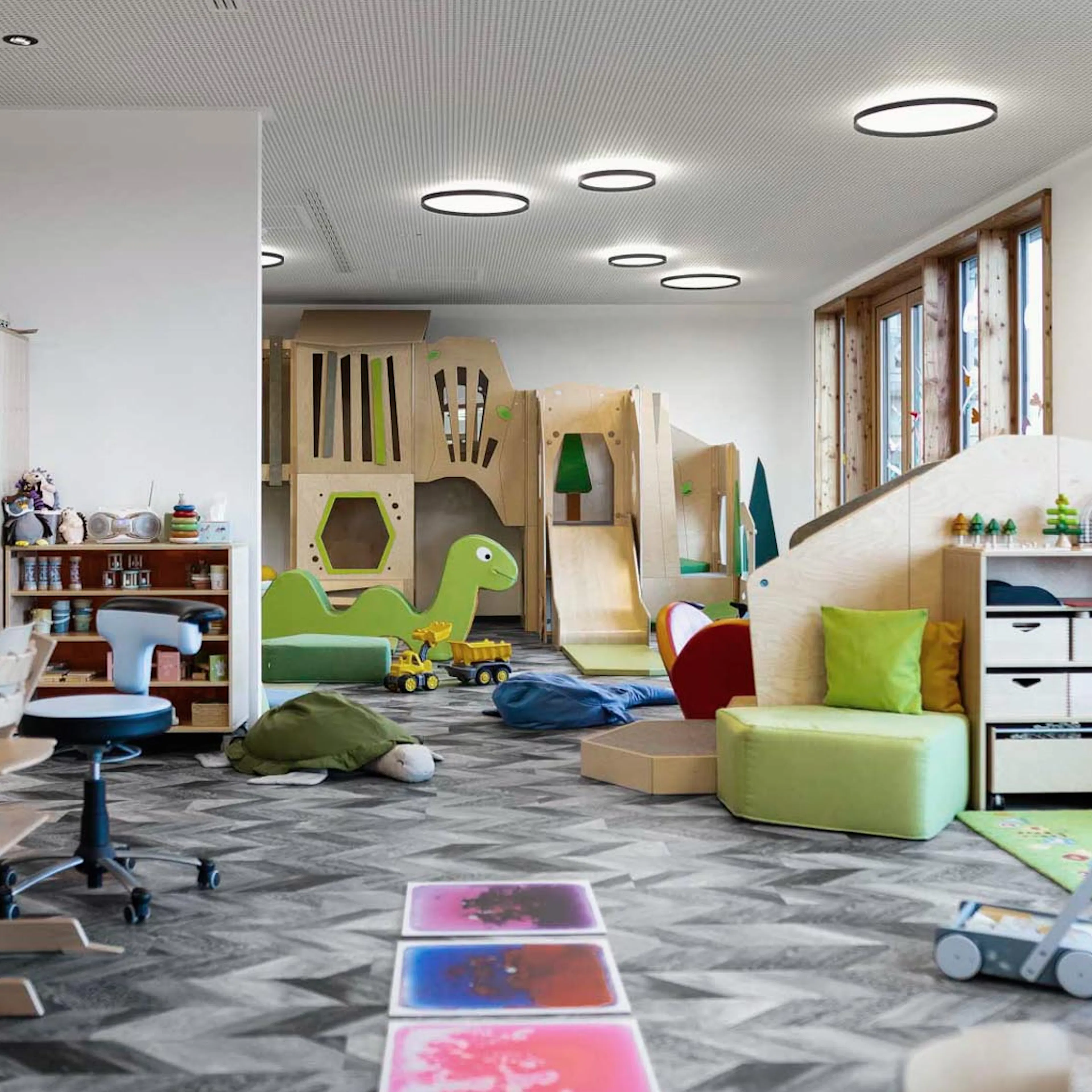 Crawling club with play facilities at The Grand Green – Familux Resort.