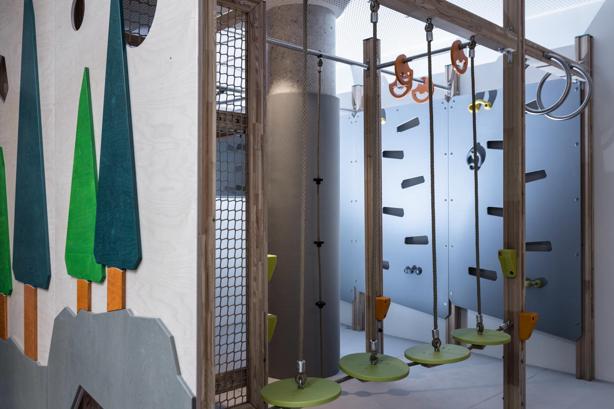 Climbing structure in the Maxi Club at The Grand Green – Familux Resort.