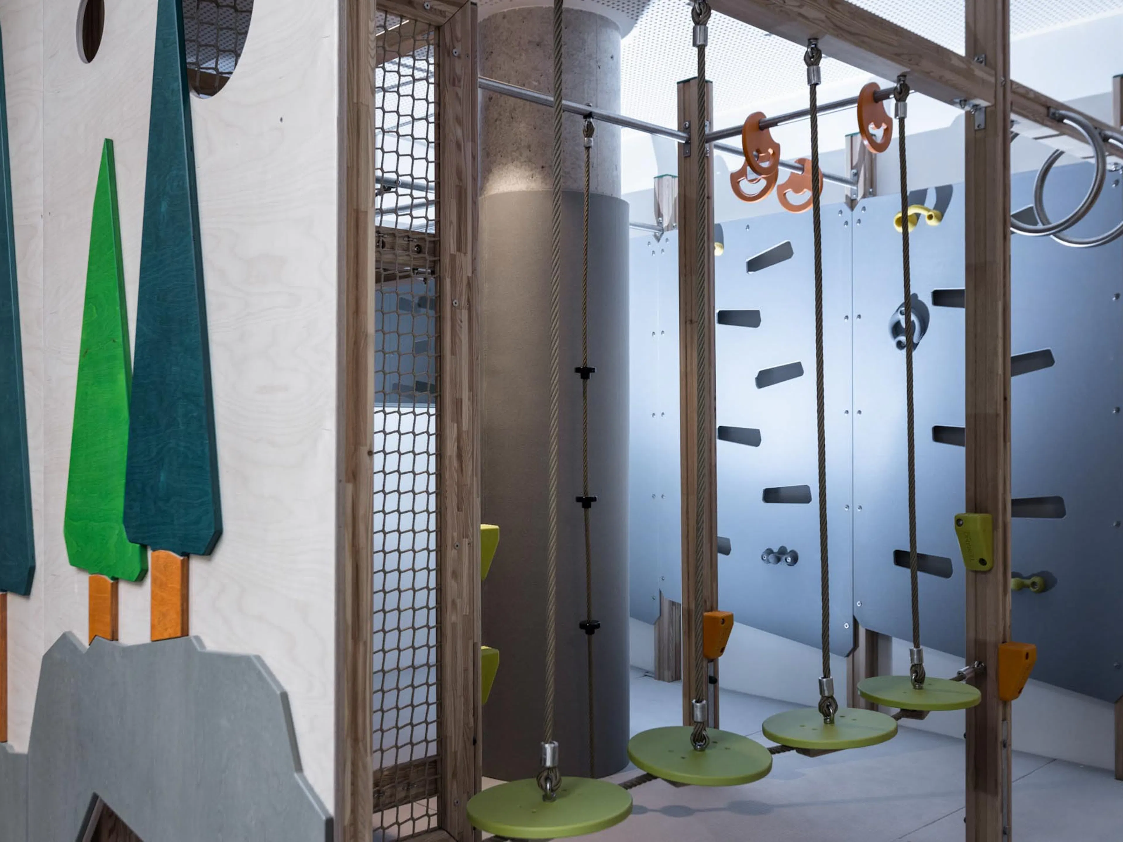 Climbing structure in the Maxi Club at The Grand Green – Familux Resort.