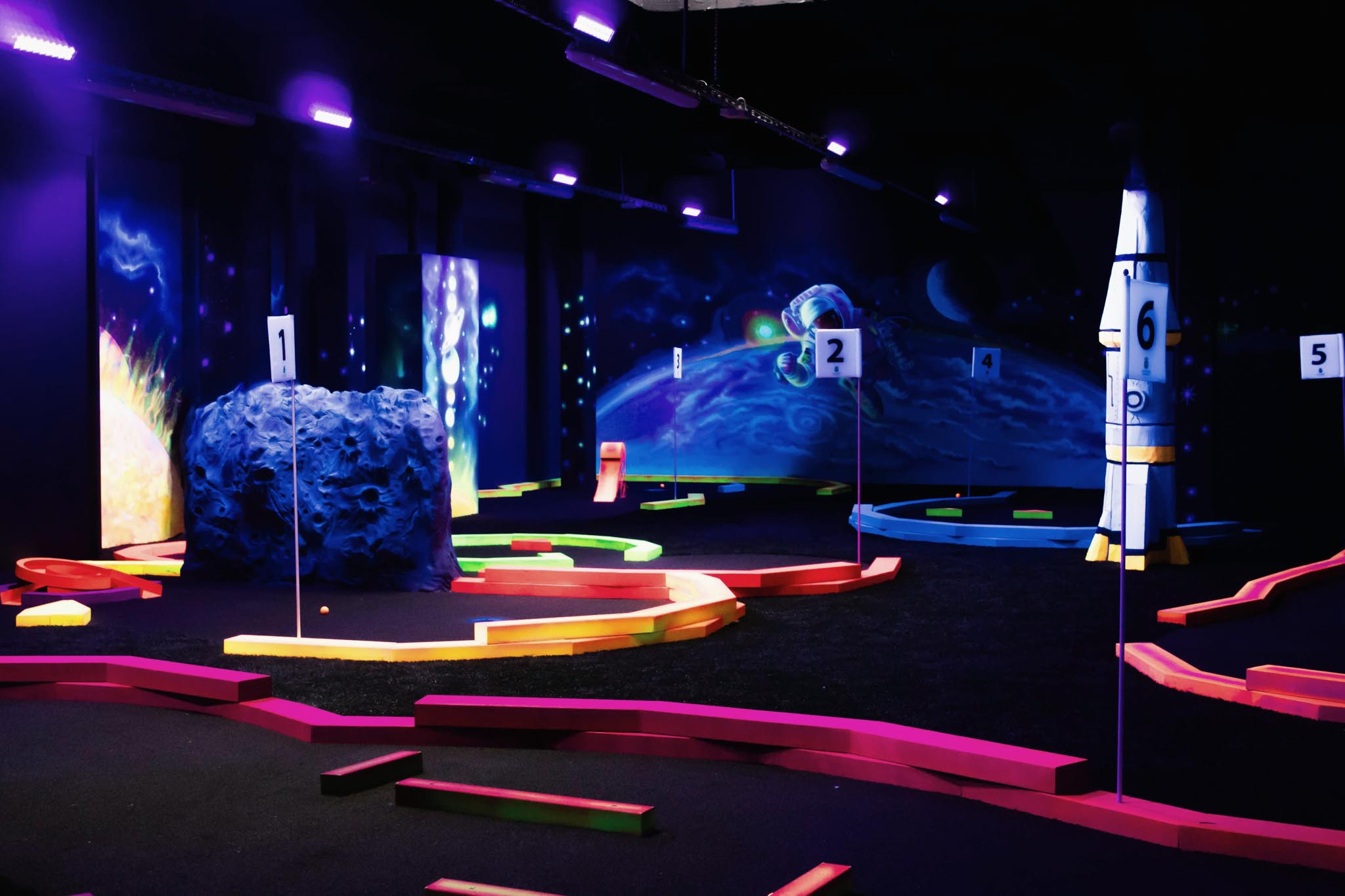 Space-themed mini golf course at The Grand Green – Familux Resort.