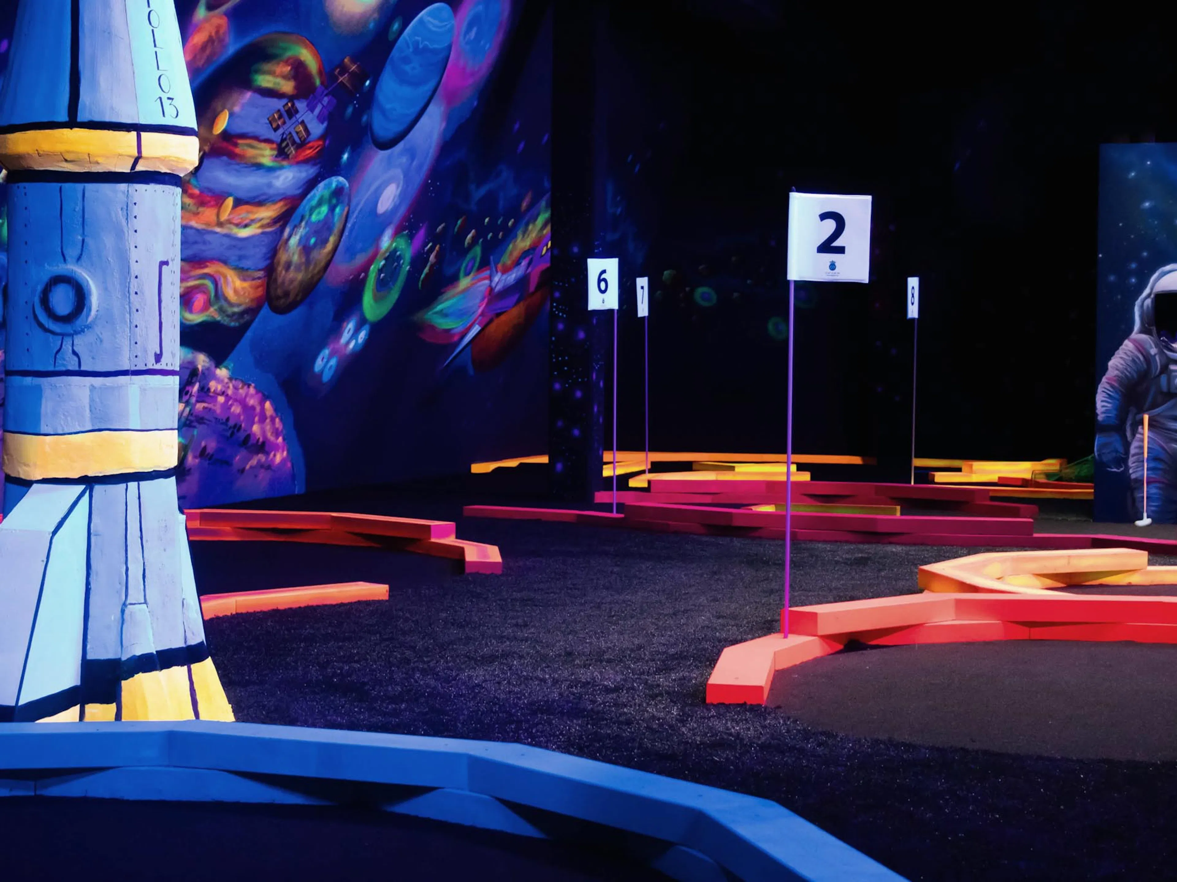 Minigolfanlage im Weltraum Stil im The Grand Green - Familux Resort.