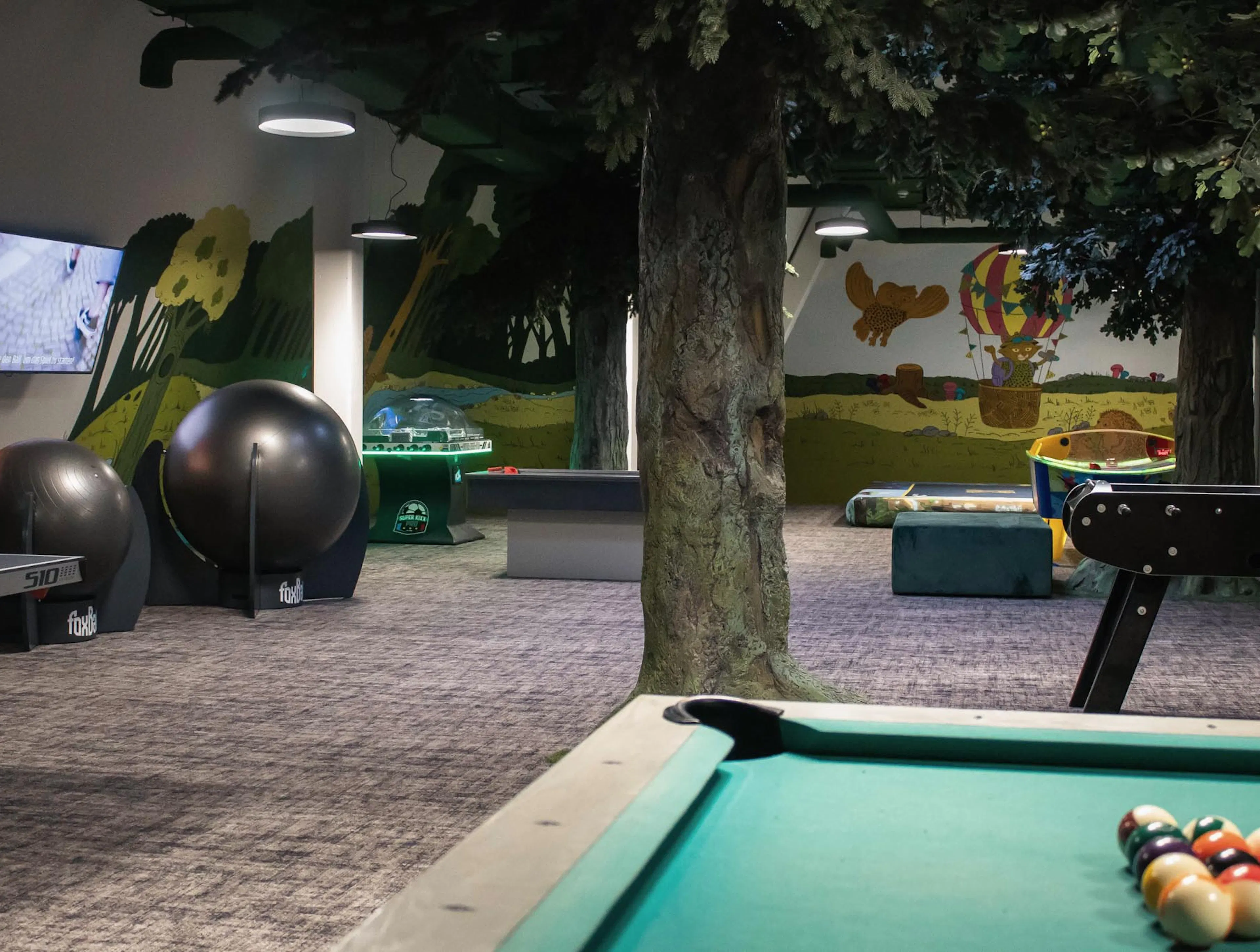Games area with billiards, table football and Valo Jump at The Grand Green – Familux Resort.