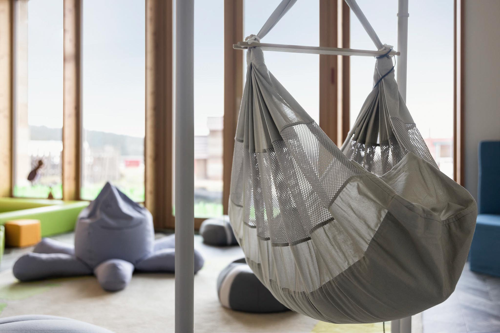 Baby club with baby lounger in the Kids Club at The Grand Green – Familux Resort.