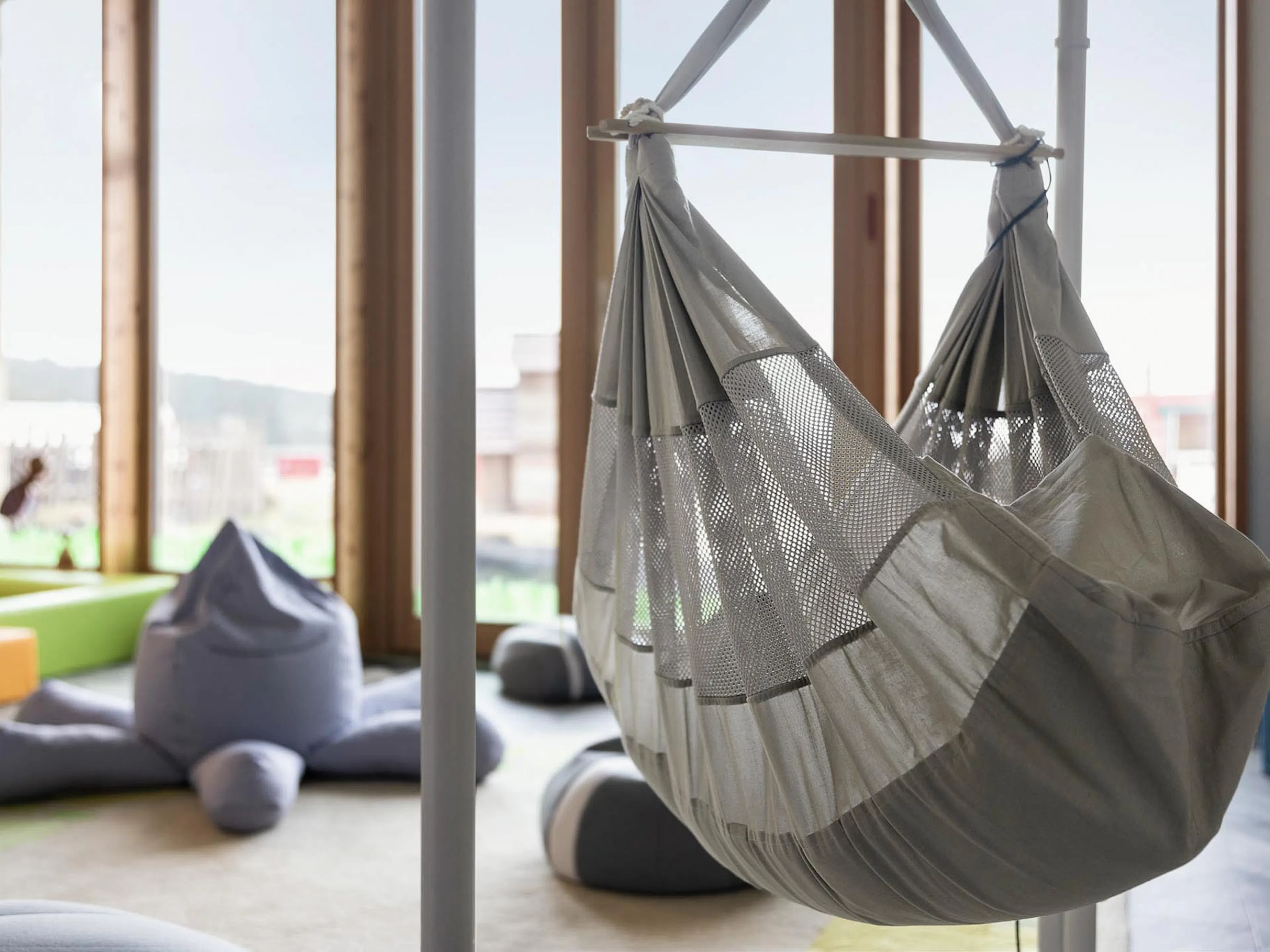 Baby club with baby lounger in the Kids Club at The Grand Green – Familux Resort.