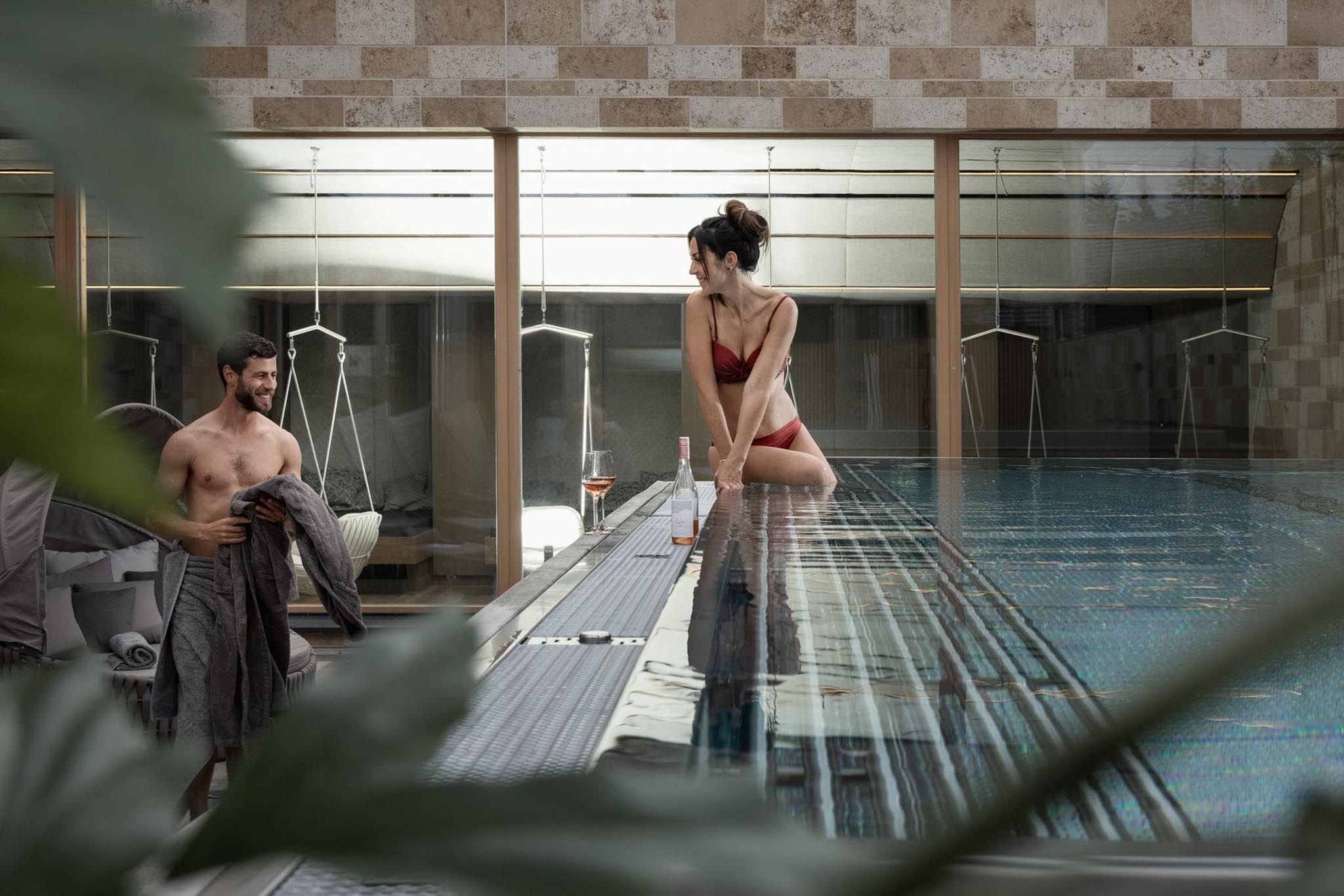 Jacuzzi im Adults Only Wellnessbereich mit Eltern im des The Grand Green - Familux Resort.