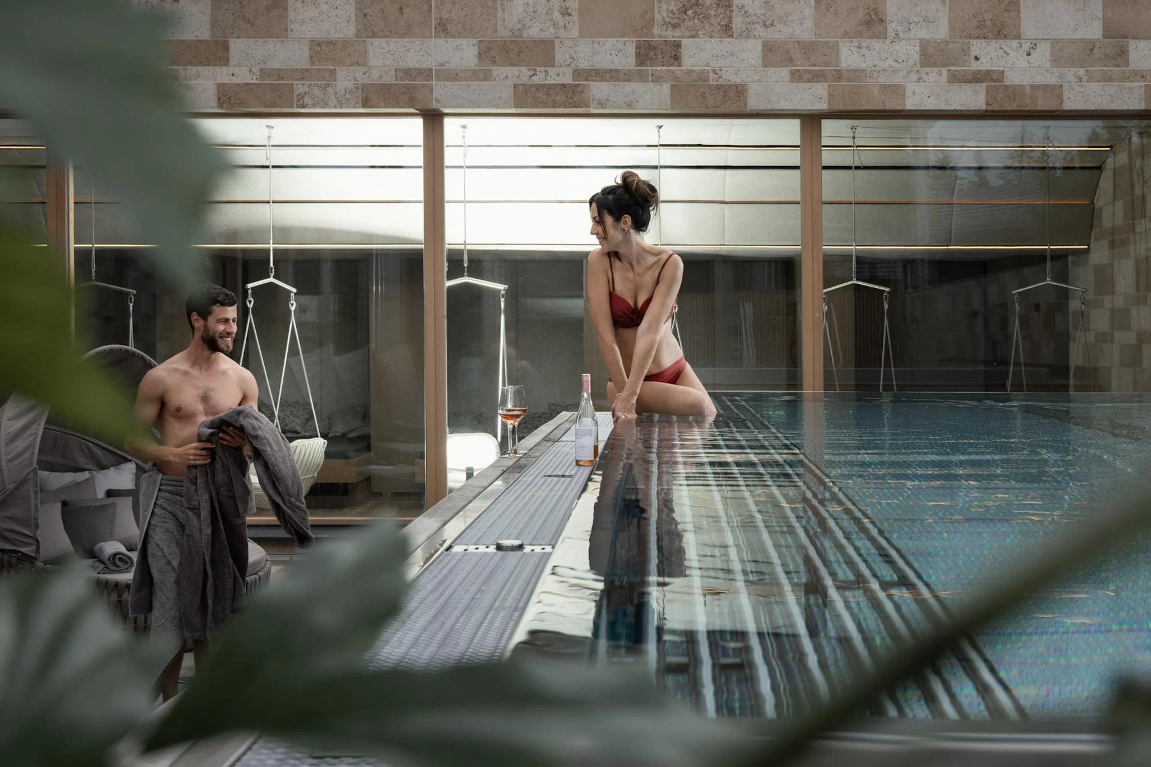 Jacuzzi im Adults Only Wellnessbereich mit Eltern im des The Grand Green - Familux Resort.