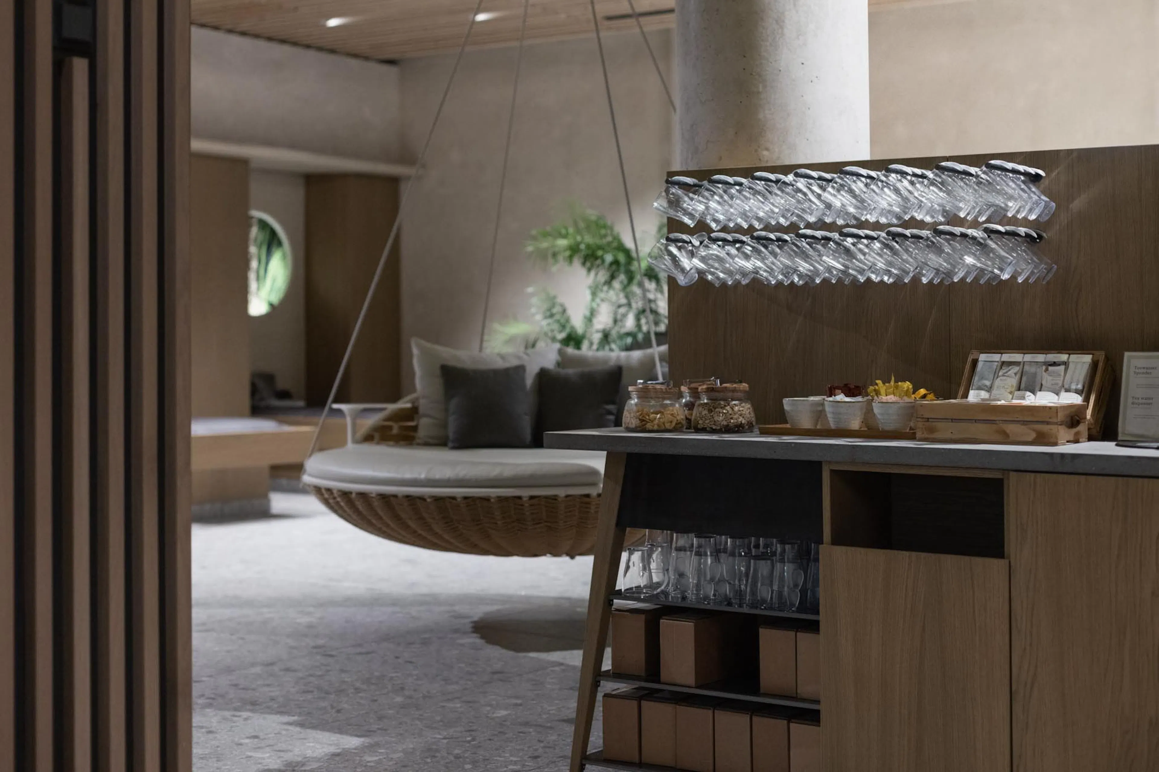 Teestation im Wellnessbereich des The Grand Green - Familux Resorts.