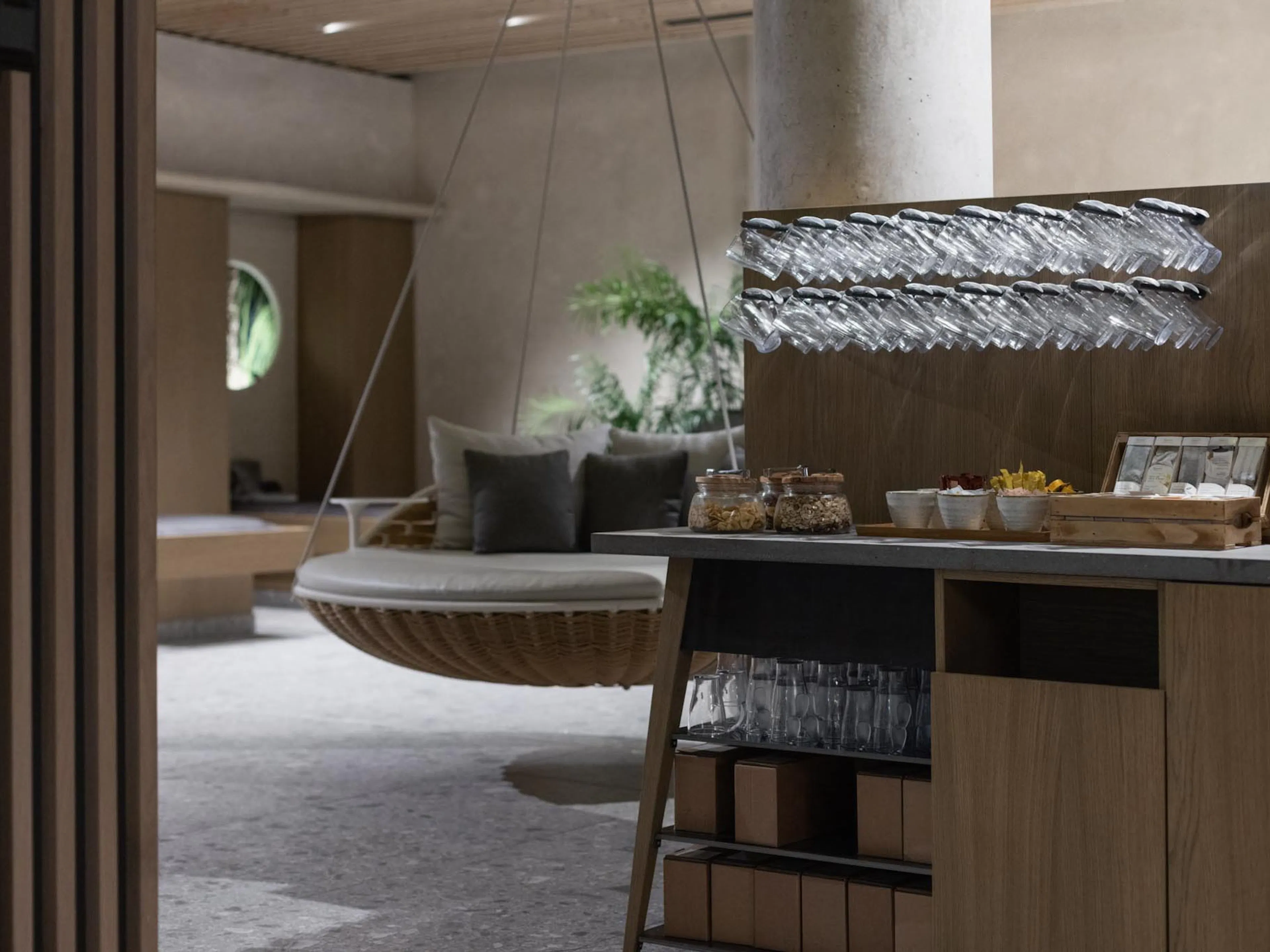 Teestation im Wellnessbereich des The Grand Green - Familux Resorts.