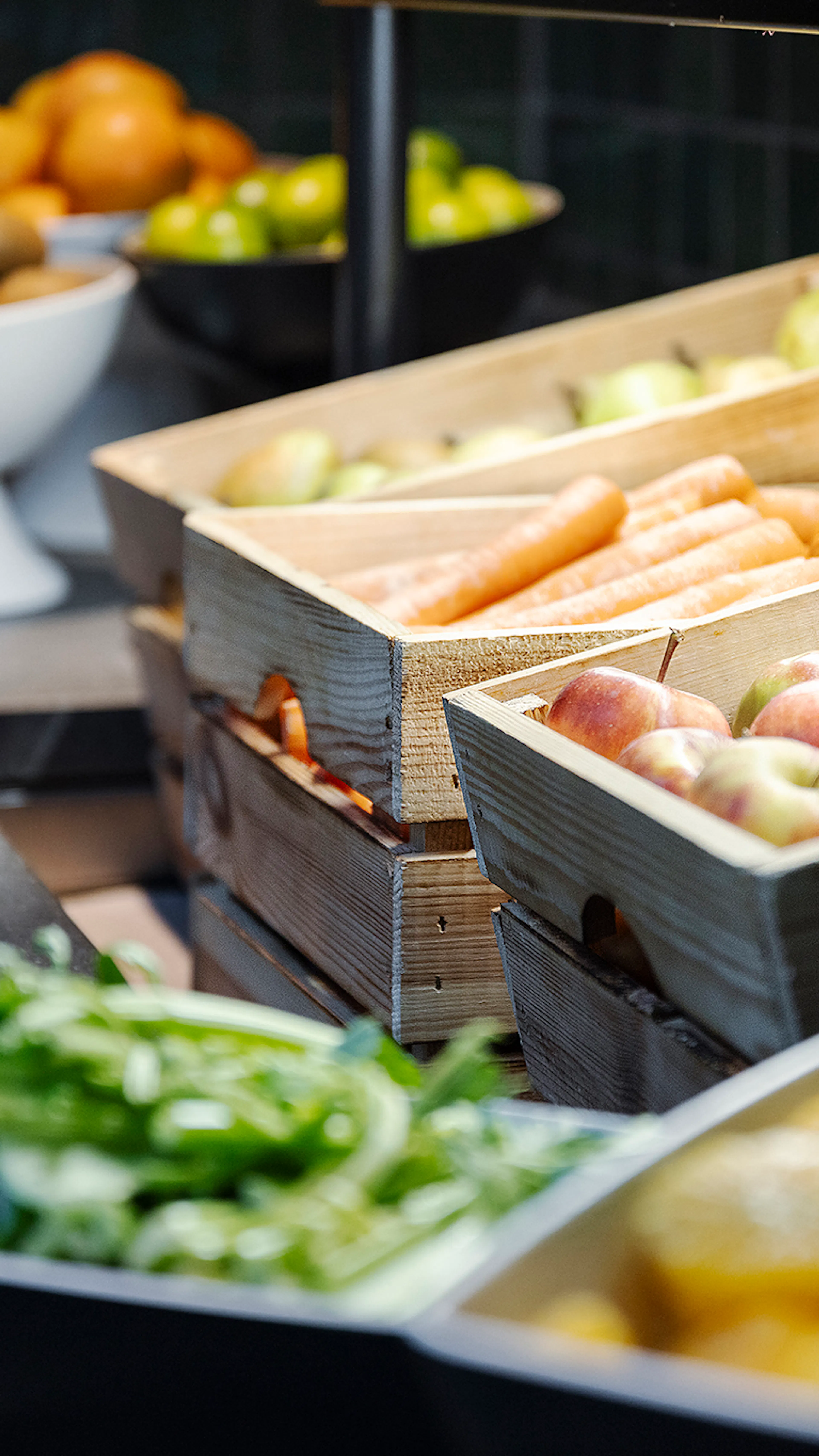 Frühstücksbuffet mit Säften und frischem Obst im The Grand Green - Familux Resort.