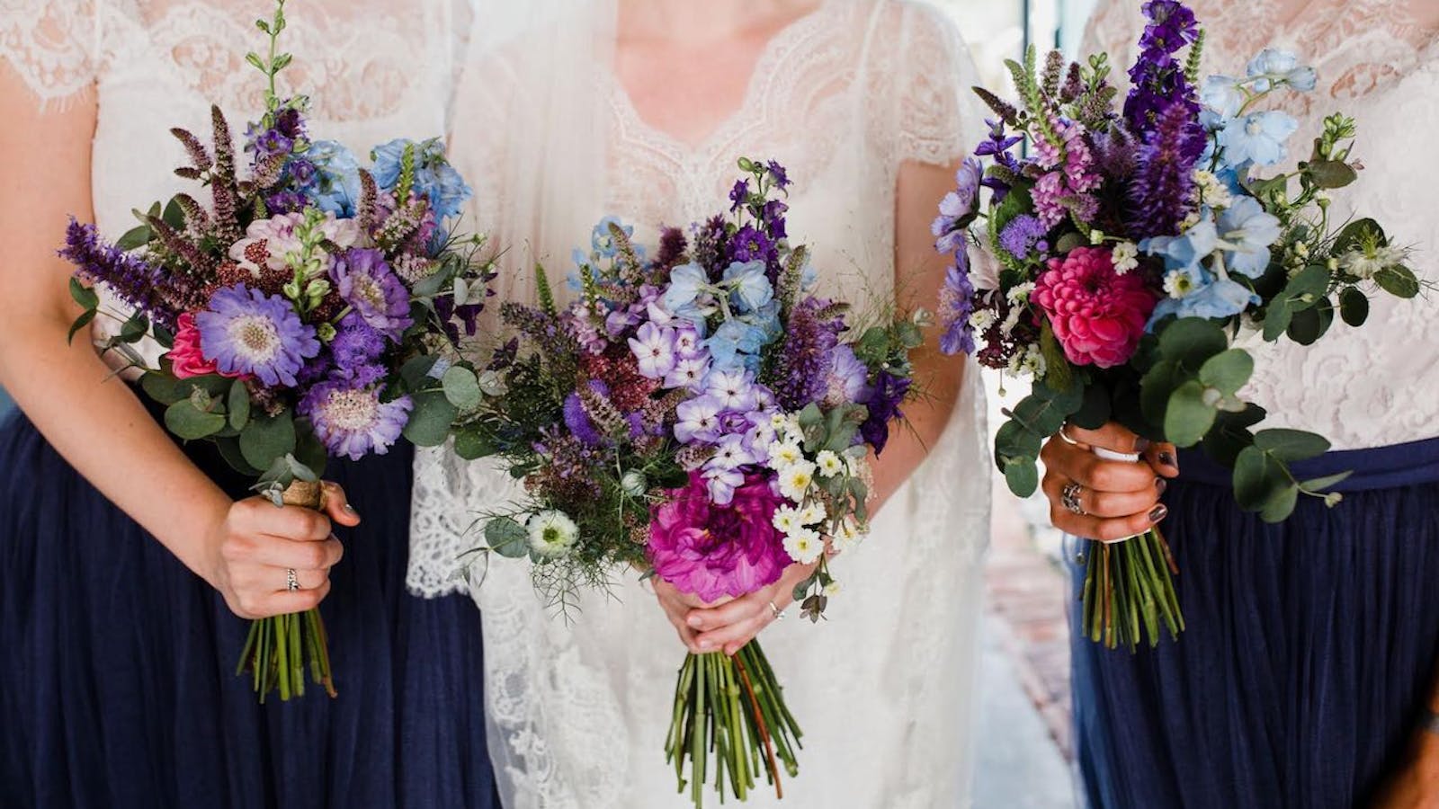Natural and informal wedding bouquets