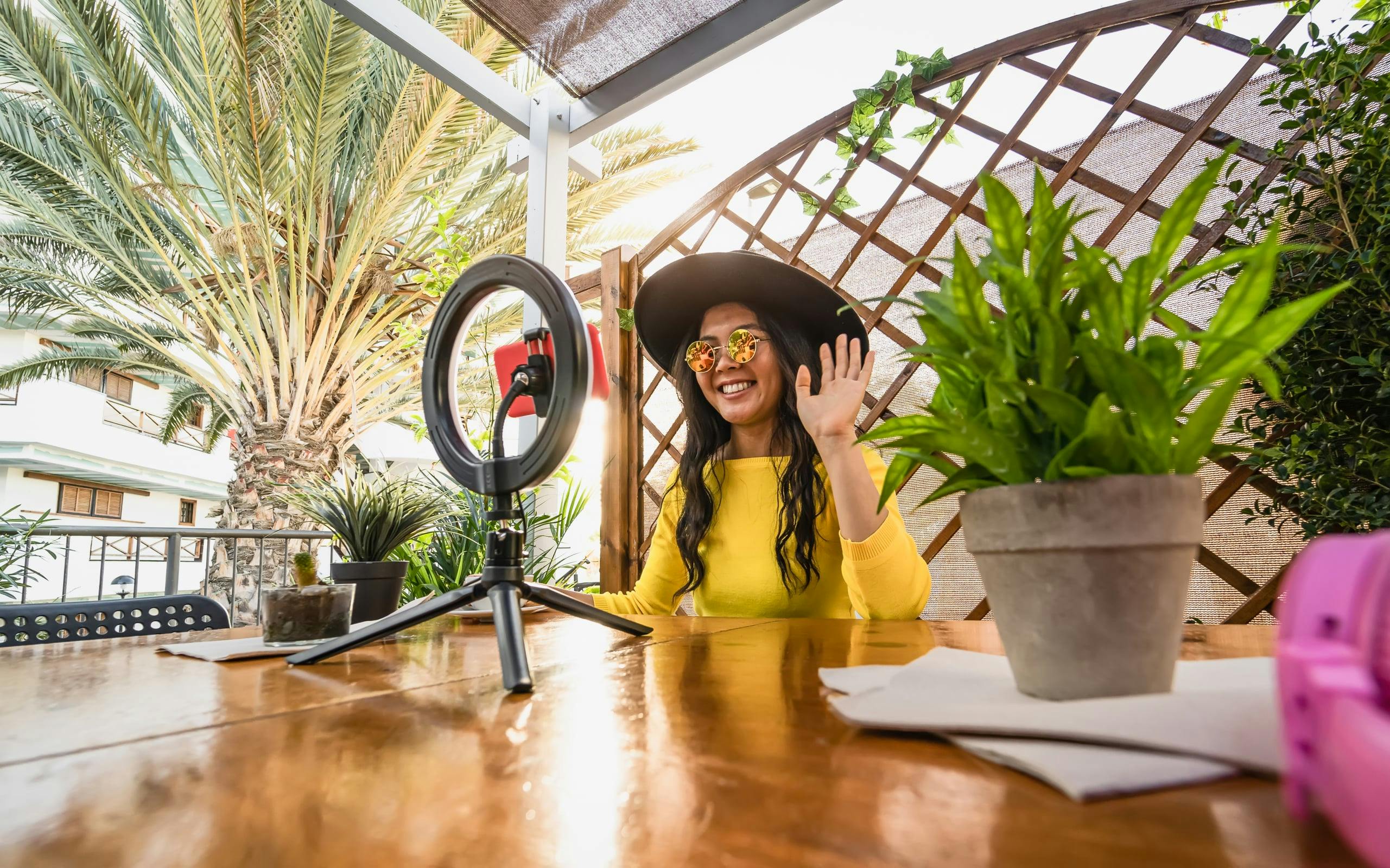 What is the income of Dubai Influencers?