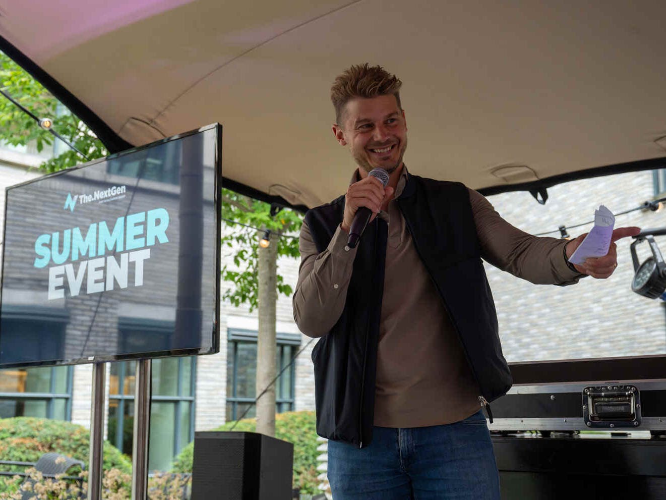 Elevation Group CEO Marc Voskuilen presenteert tijdens het The.NextGen summer event.