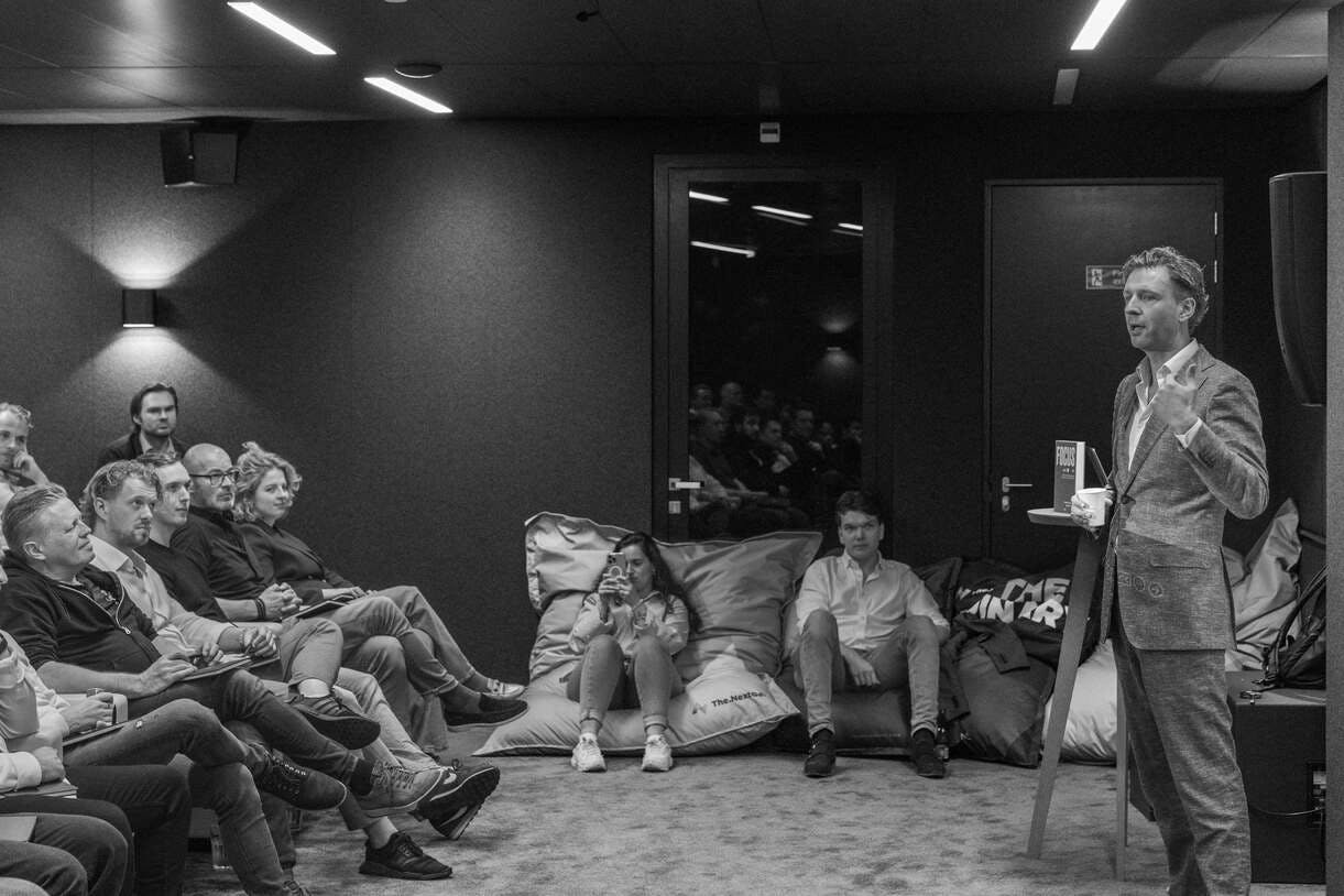 Marc Tigchelaar presenteert tijdens de Masterminds Day XL