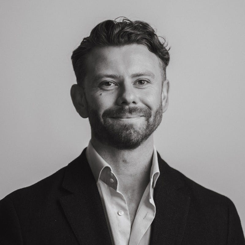 Raico van Elsen headshot zwart-wit.