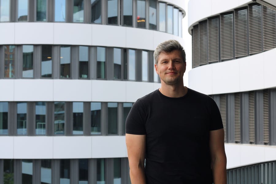 NextGenner Dennis is standing in front of the The.NextGen office in Düsseldorf Germany.