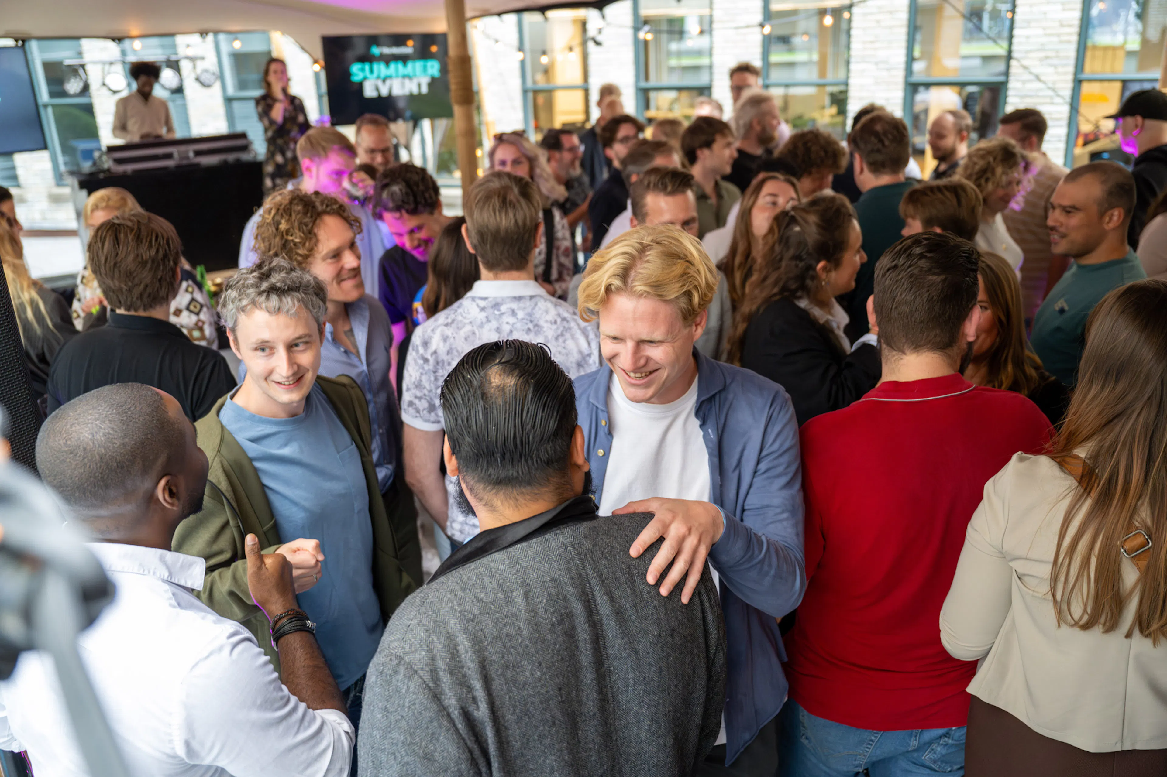 Groep mensen van The.NextGen tijdens het The.NextGen Summer Event 2024. 