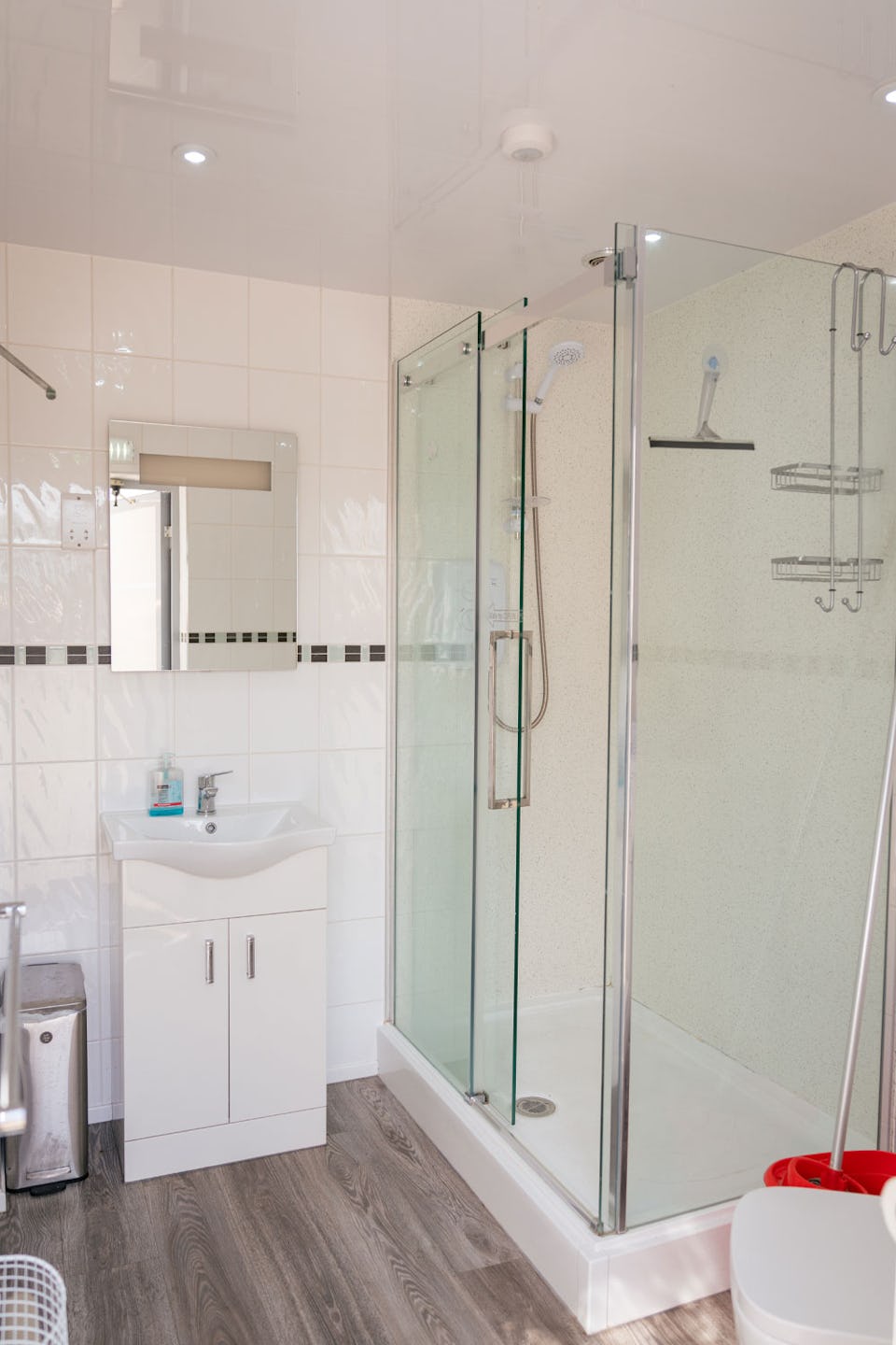 Holmside CL Toilet and Shower