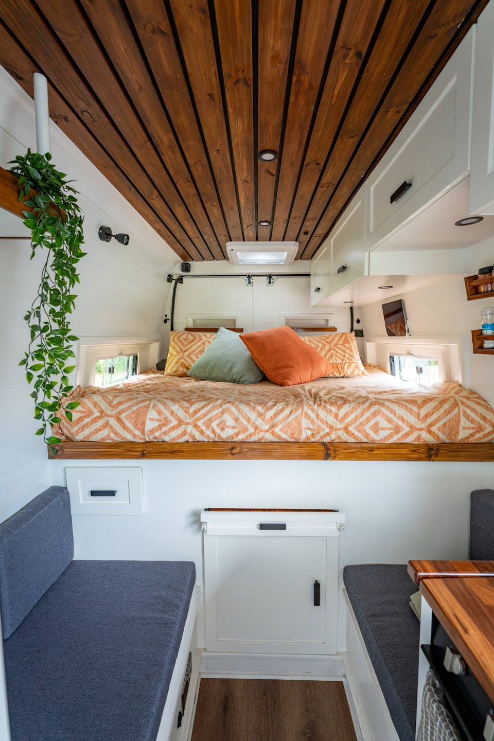 Van conversion with fixed bed
