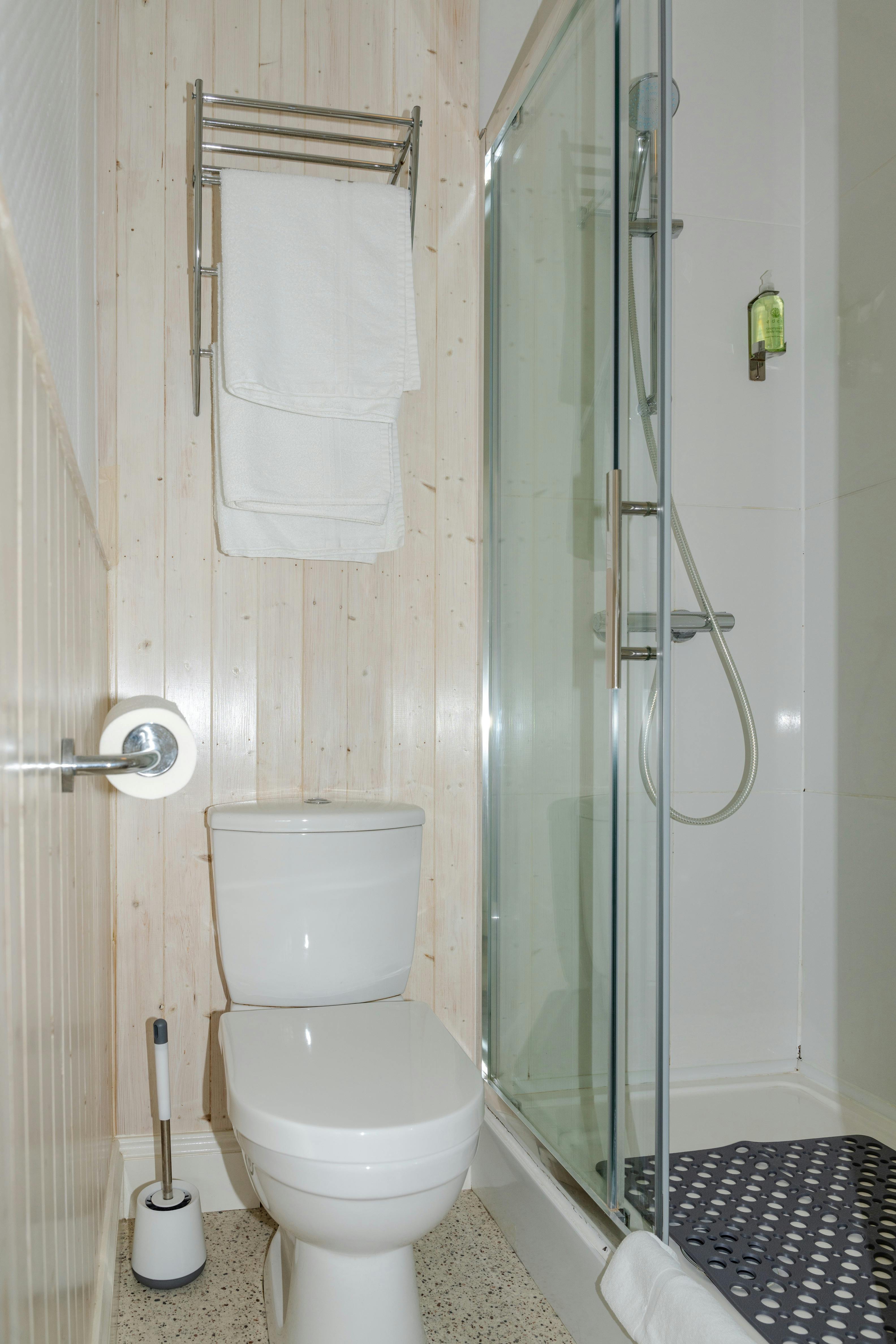 Economy Triple Room Ensuite bathroom in The Royal Norfolk