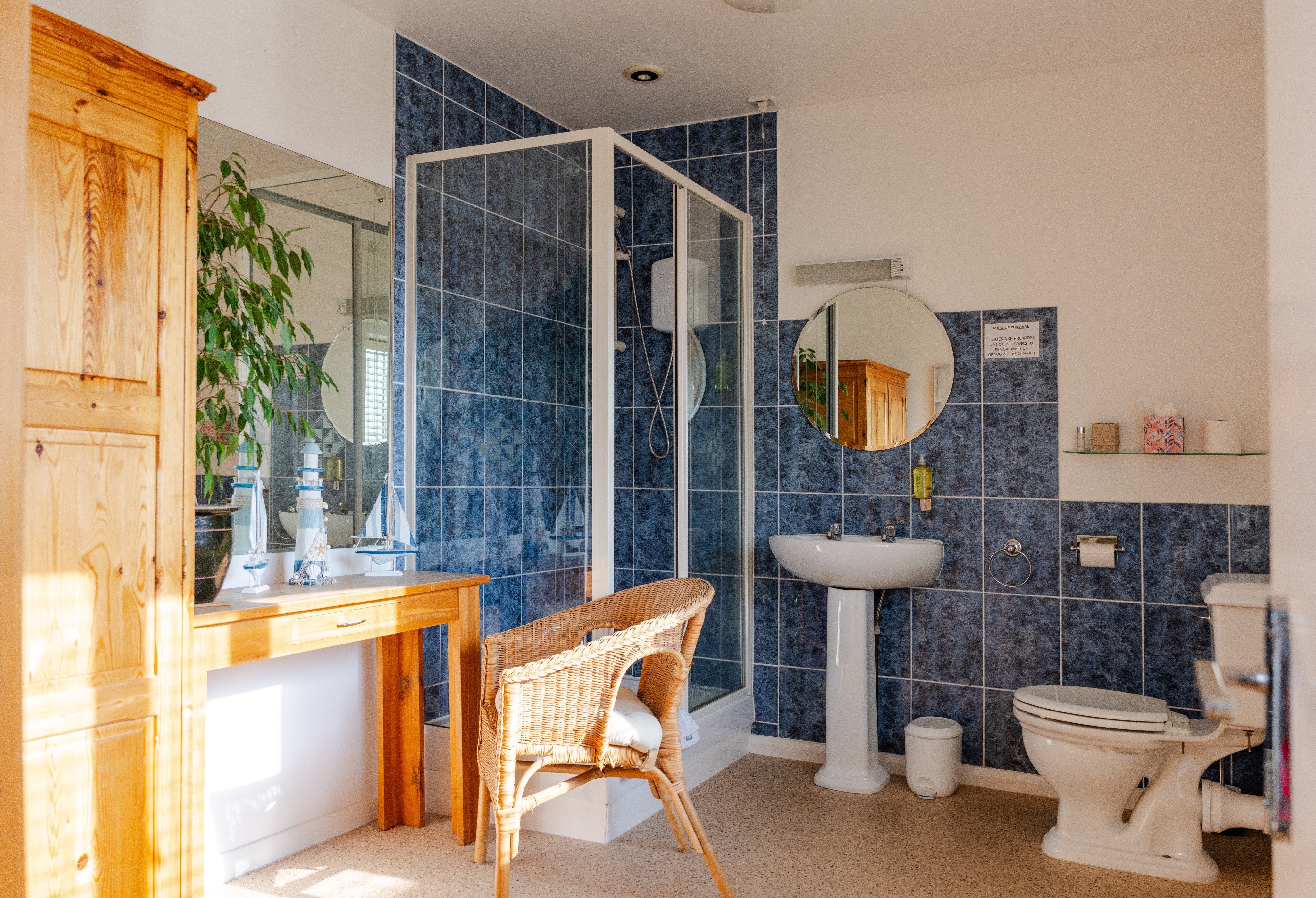 Ensuite bathroom in The Royal Norfolk