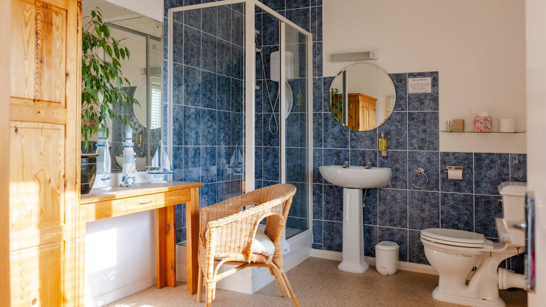 Ensuite bathroom in The Royal Norfolk