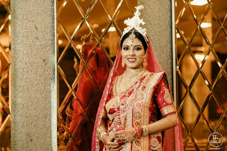 Impressive Wedding Styles Tips with Golden Lehenga for Bride