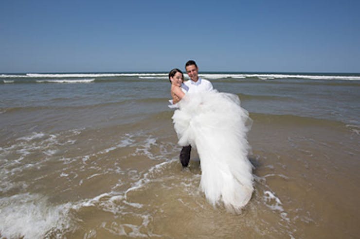 Pre-wedding shoot on the seashore