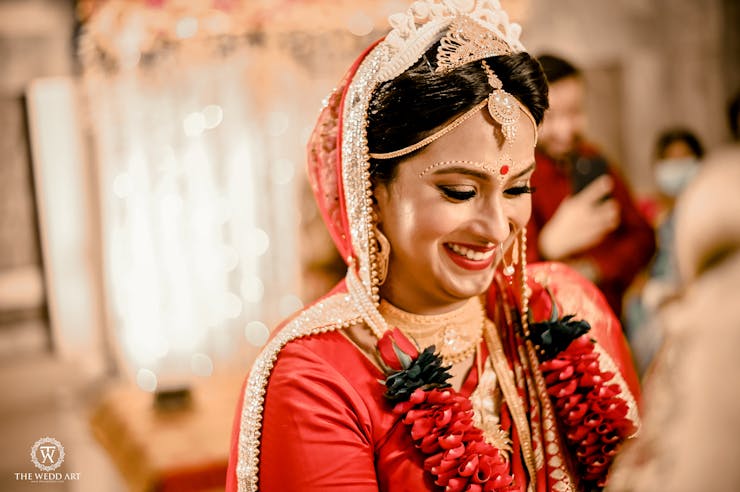 gold bridal mukut design