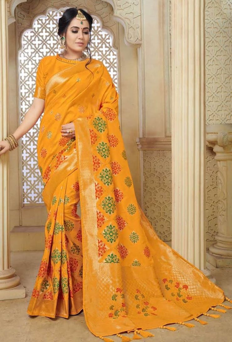 beautiful banarasi saree for haldi function