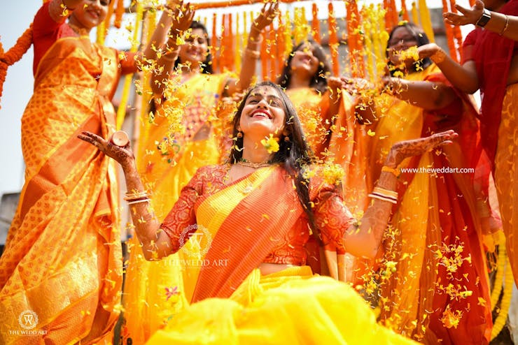 dreamy bridal haldi poses