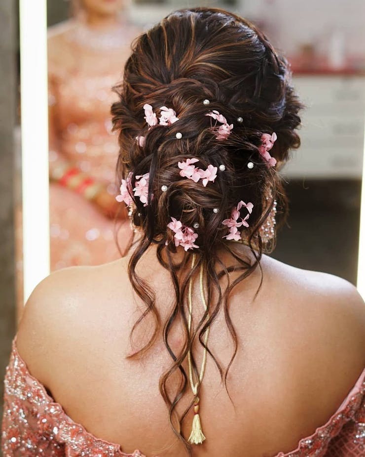 13 Gorgeous Engagement Hairstyle For Bengali Bride