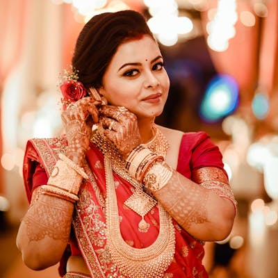 bengali bridal photoshoot pose