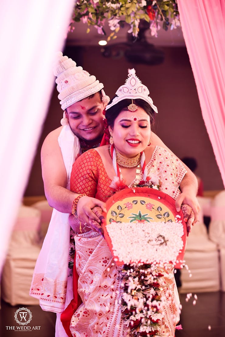 Artistic bridal bindi ideas