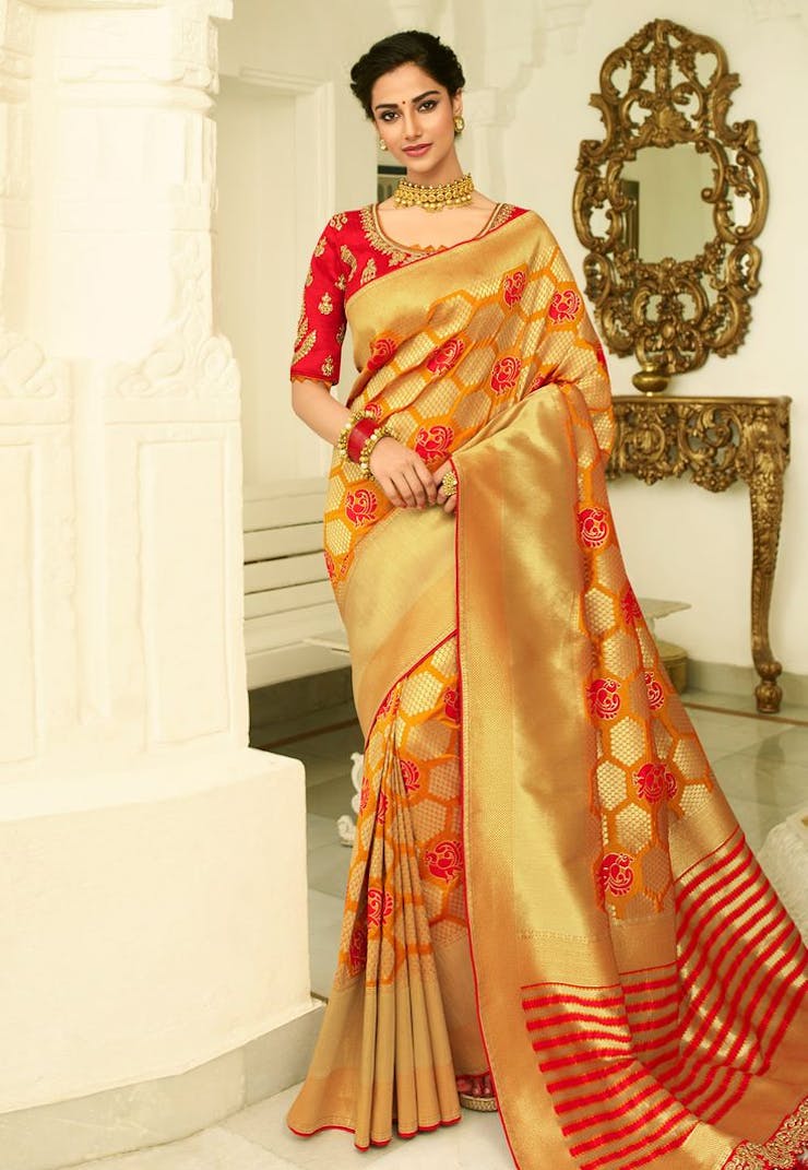 pretty saree for wedding day