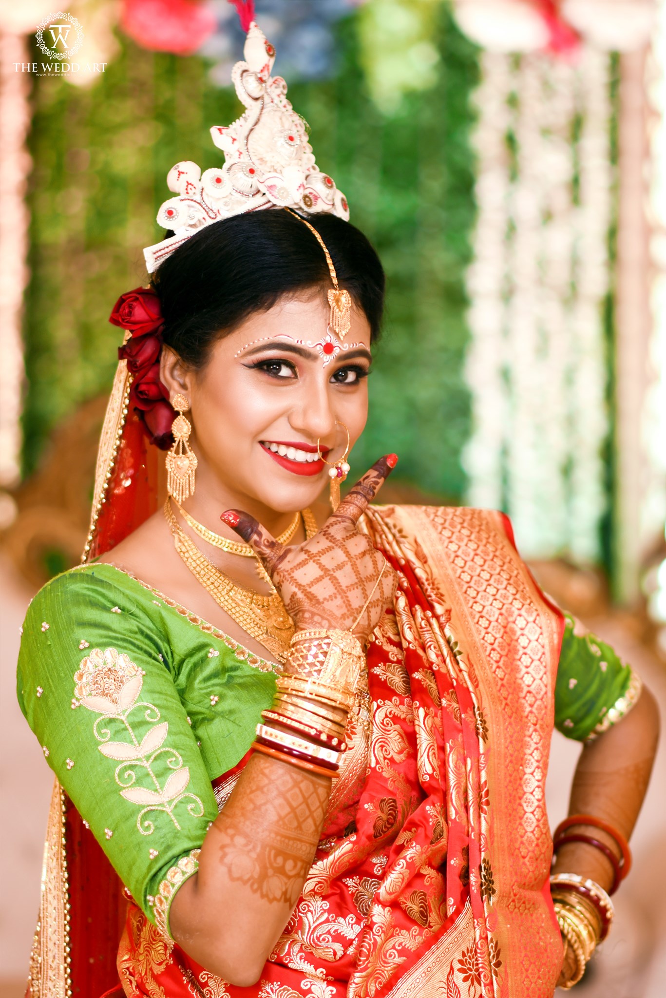 Beautiful Woman in Sari Looking Sideways · Free Stock Photo