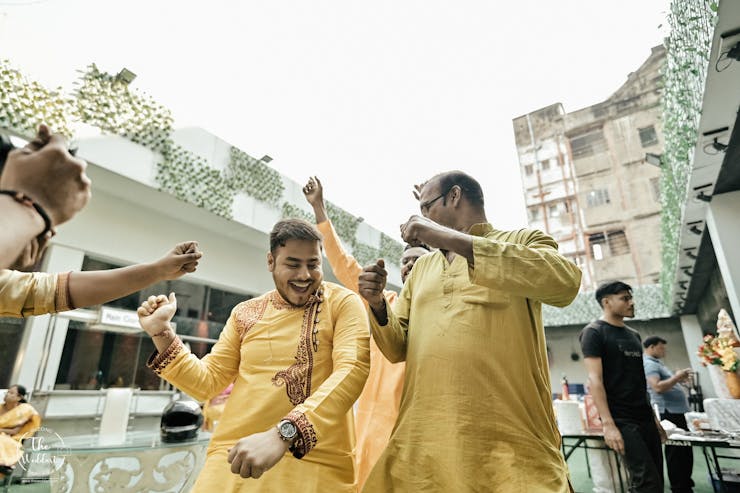 latest groom poses for wedding