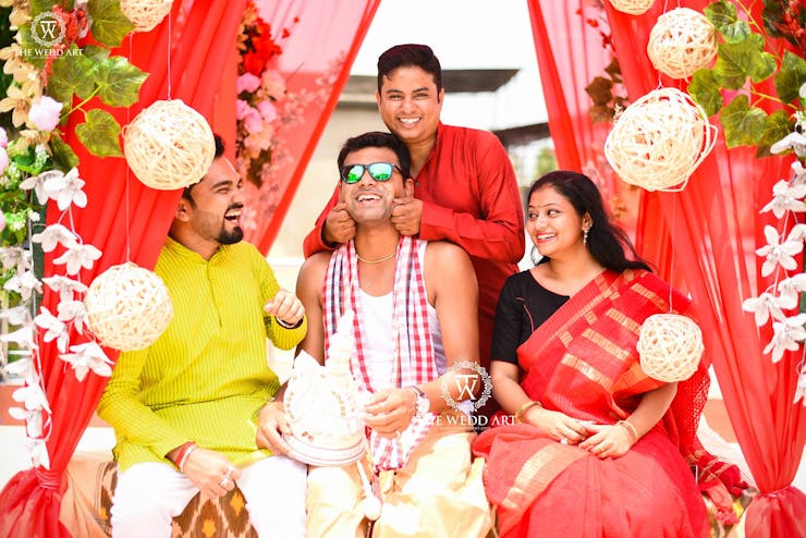 latest groom poses for wedding