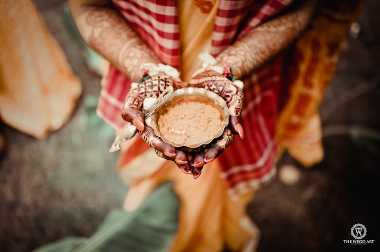 beautiful bridal haldi poses